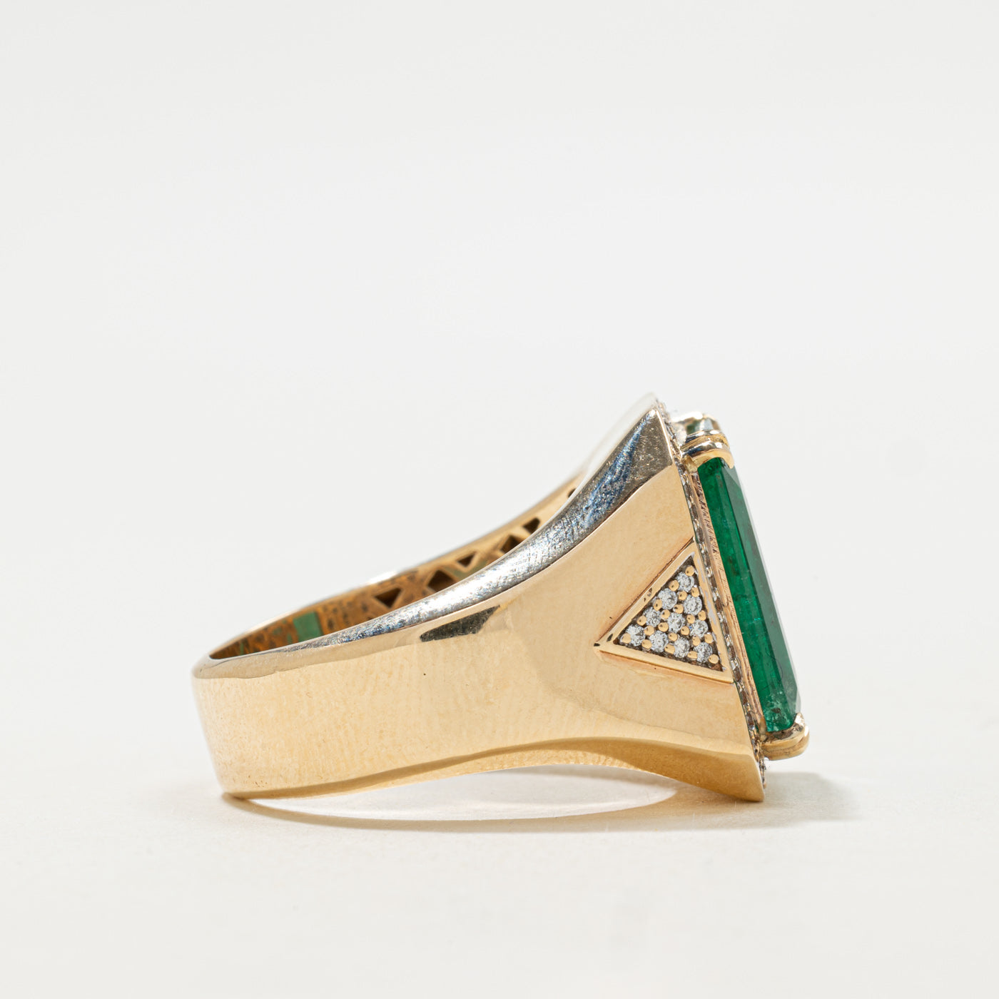 Bague en émeraude verte intense et diamants (9,28 ct + 0,21 ct au total) | Taille 10,5