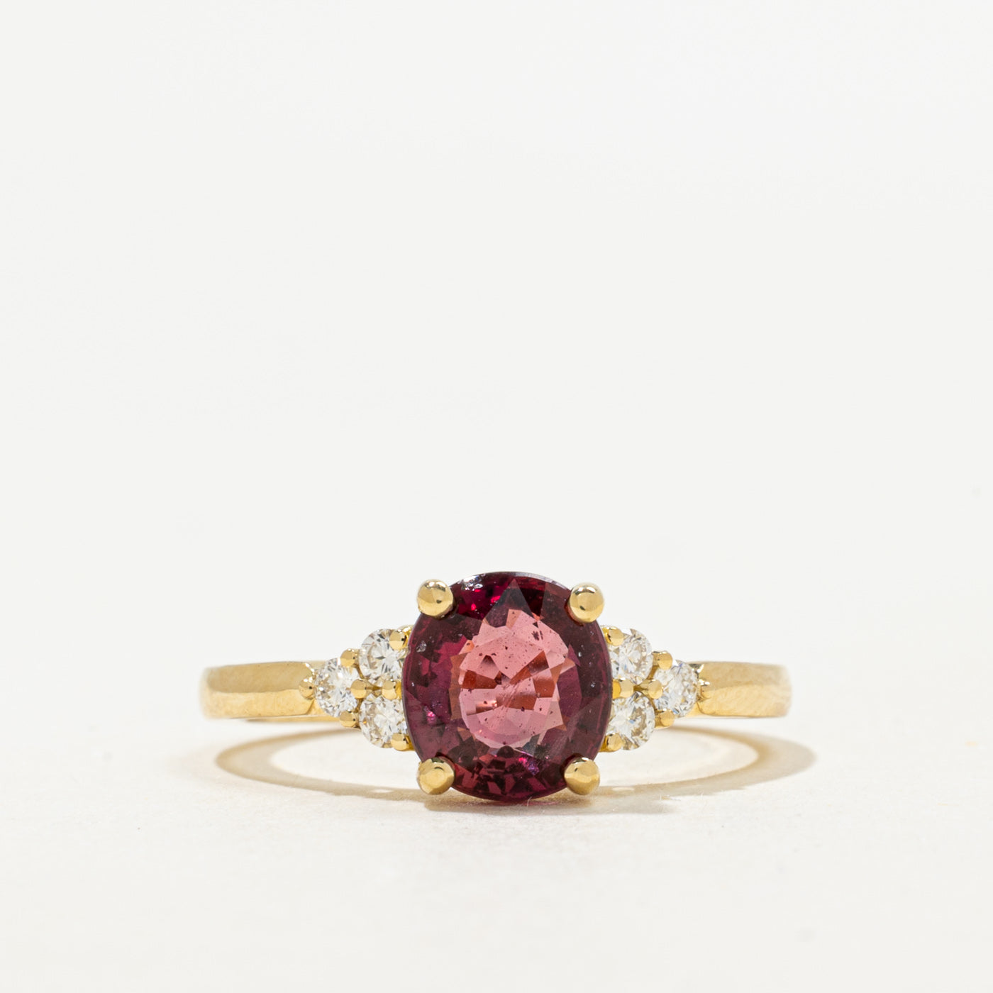 Bague en rubis rouge orangé non chauffé de 2,02 ct (GRS) et diamants | GRS 2,02 ct | 0,18 ct au total | Taille 6,5