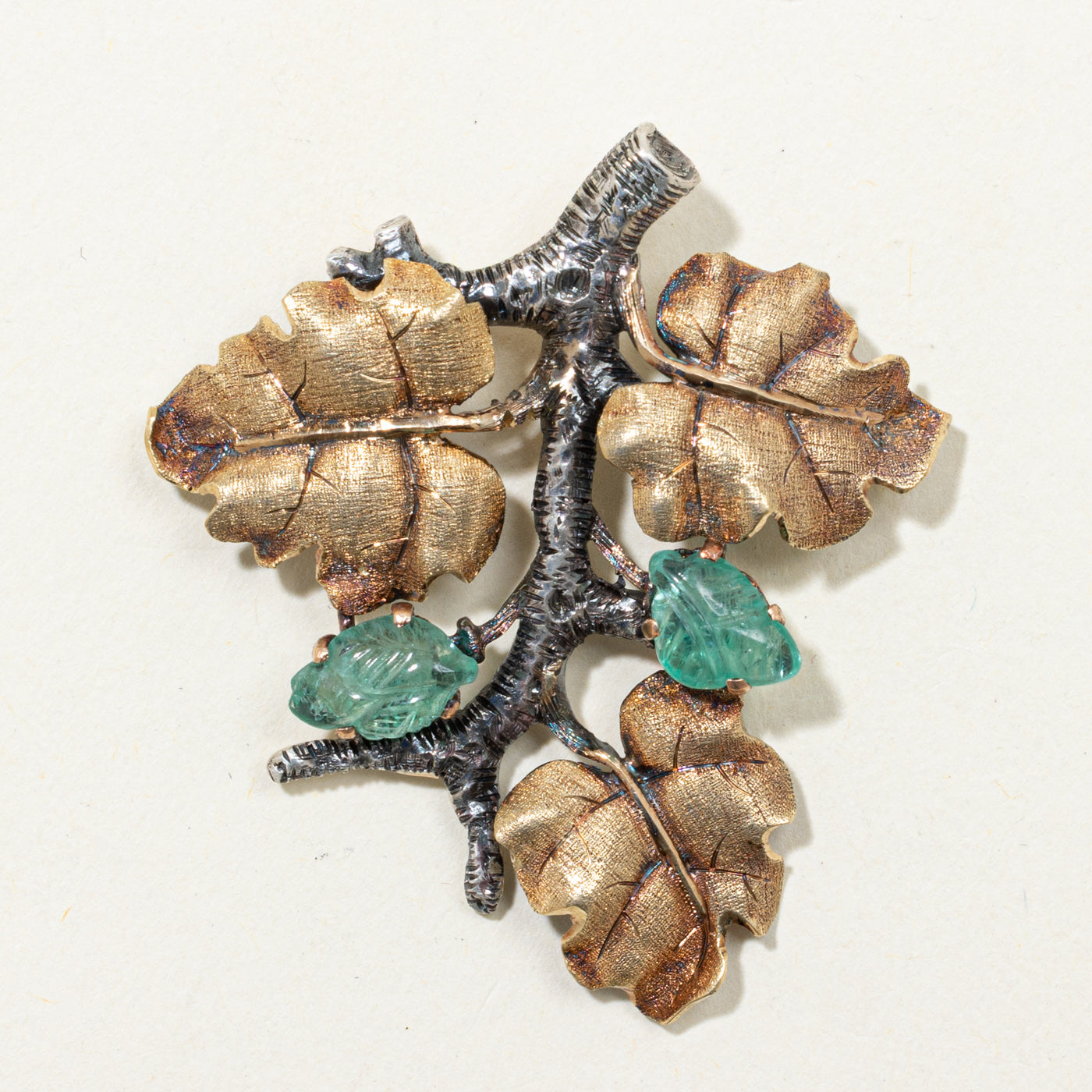 Pendentif vintage « Buccellati » en or 18 carats et argent, serti d'une émeraude (3,00 ct).
