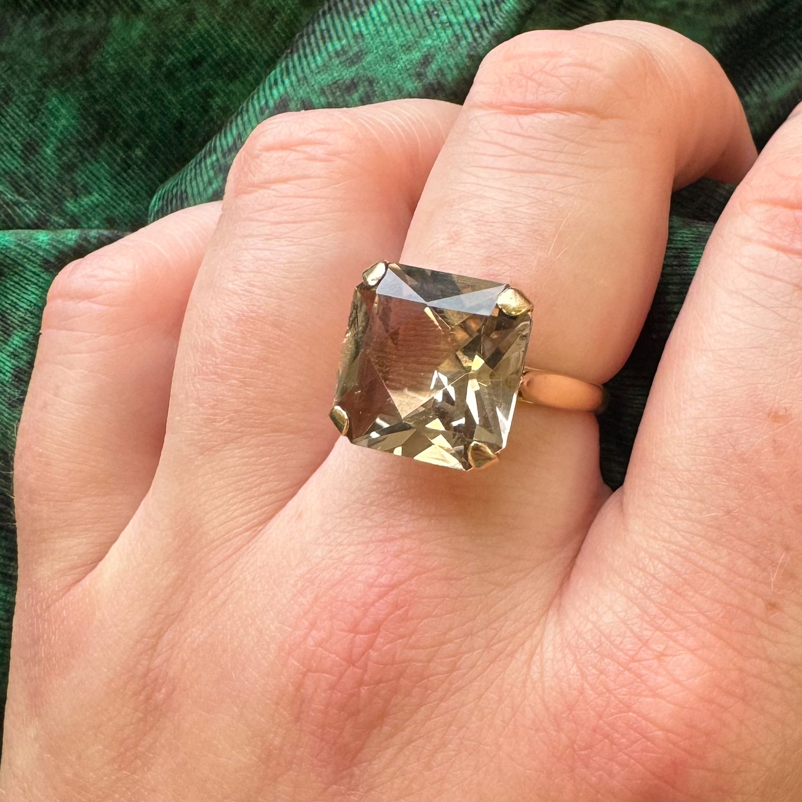 Quartz Cocktail Ring | 10.00ct | SZ 6.75 |