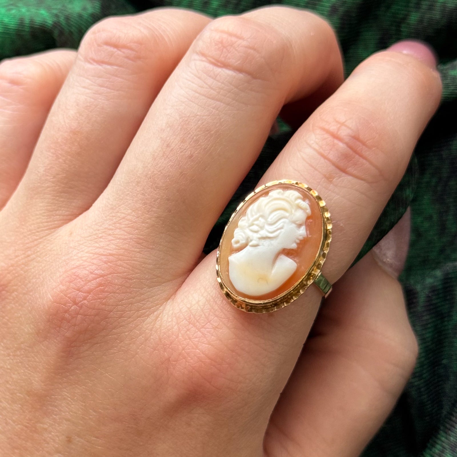 Italian Cameo Shell Ring | SZ 7.25 |