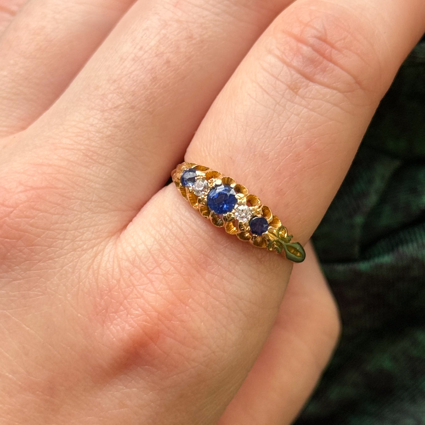 Bague victorienne en saphir et diamants taille suisse | 0,54 ct, 0,09 ct | Taille 8 |