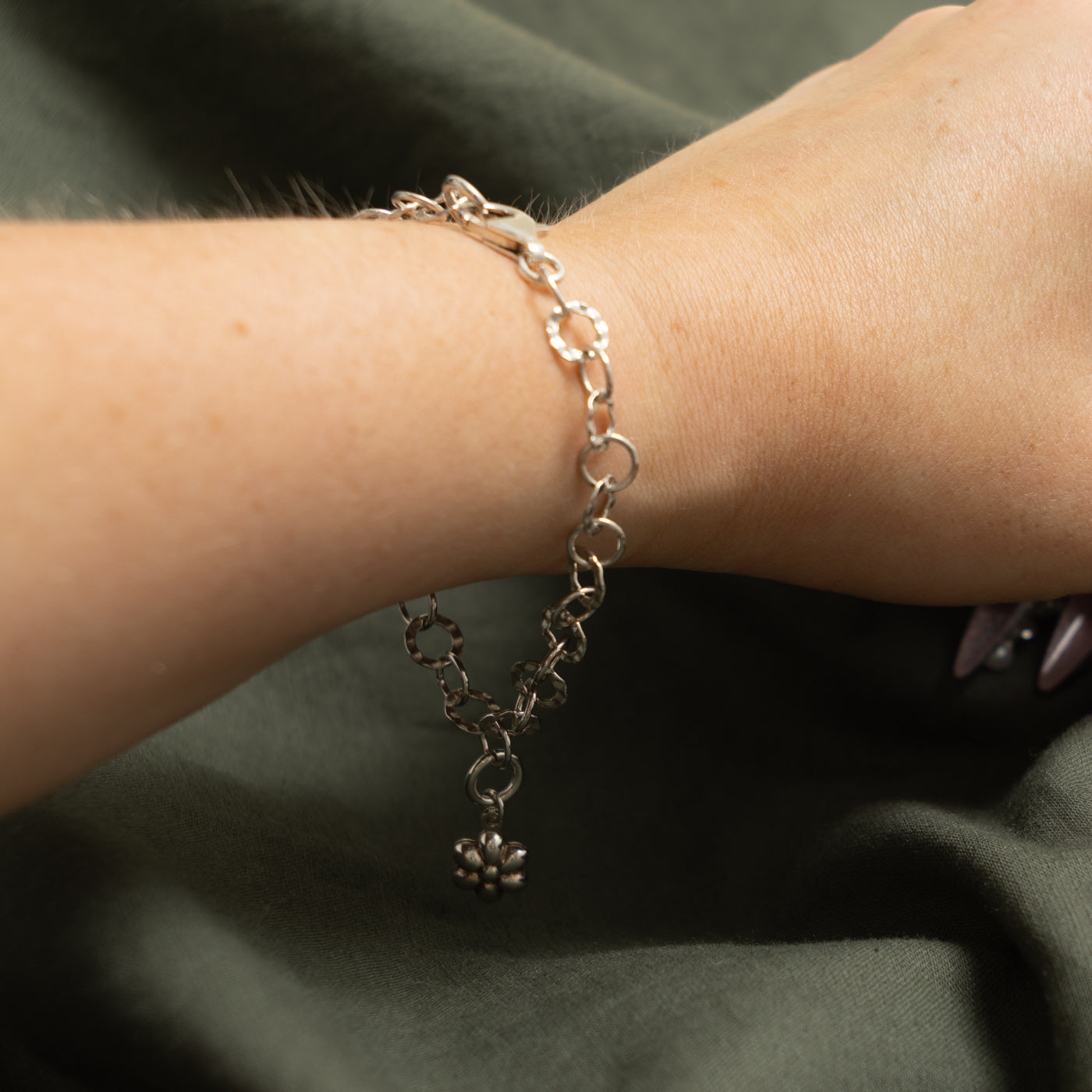 Sterling Silver Flower Charm Chain Bracelet | 7.5"