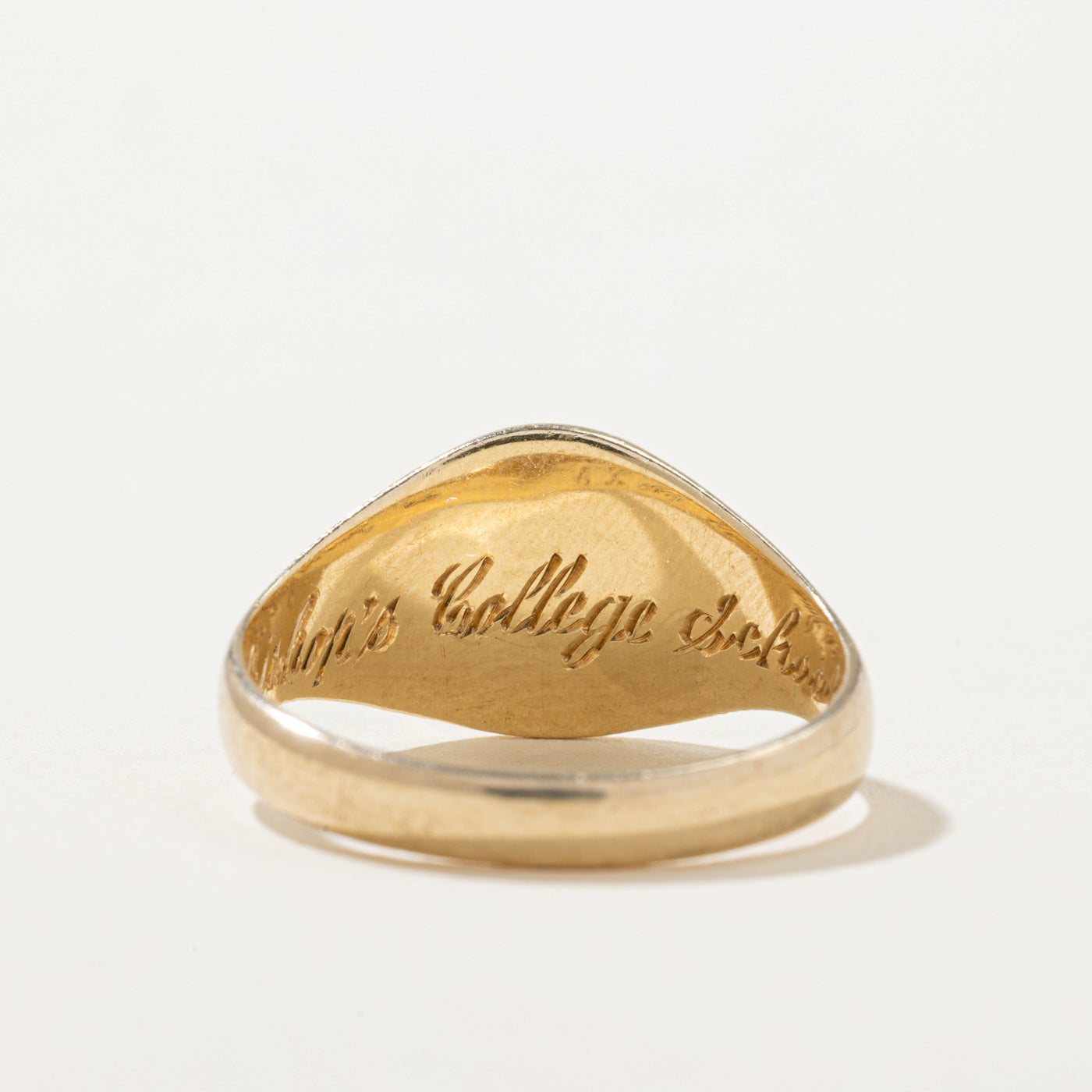 1991 10k Yellow Gold Engraved Crest Signet Ring | SZ 6.5