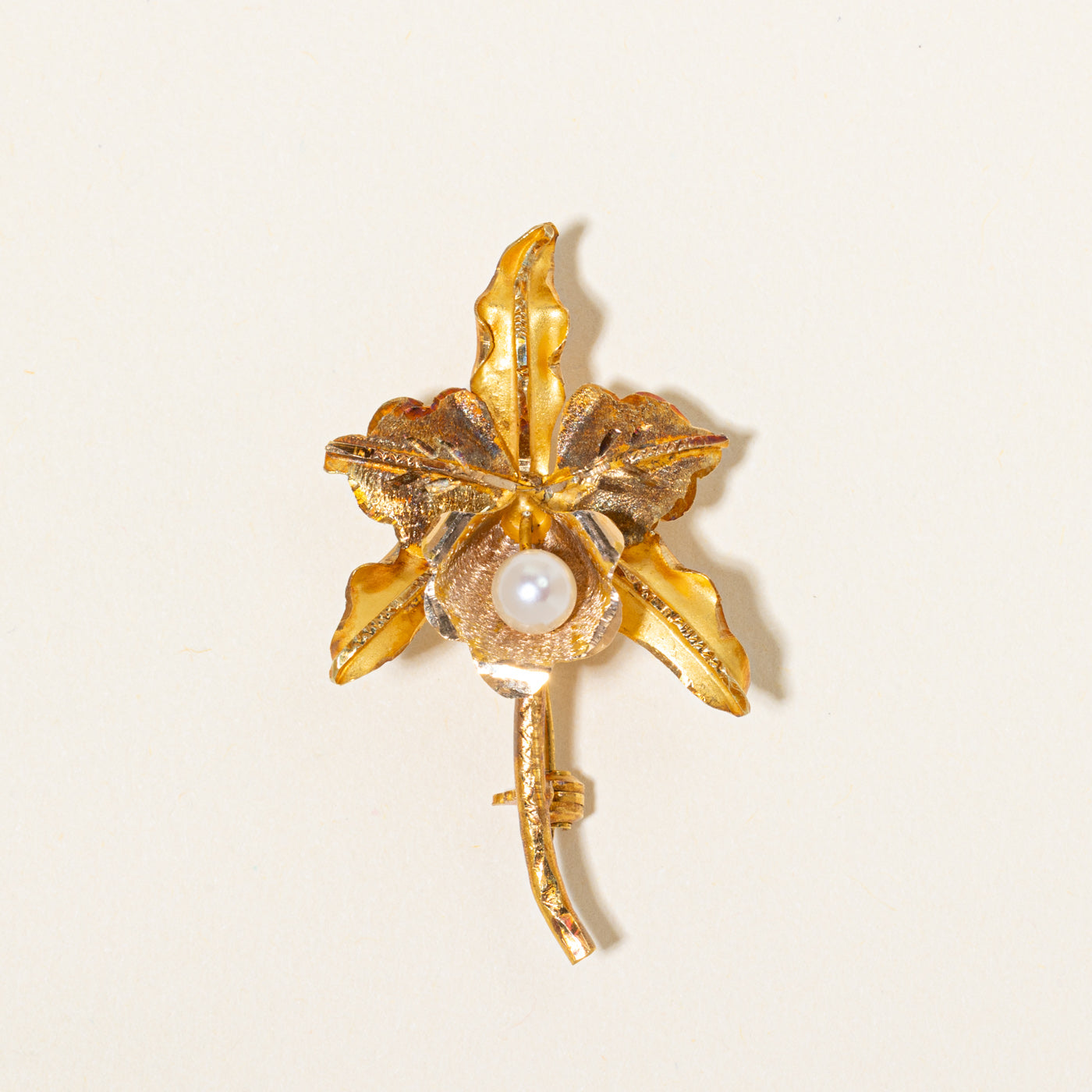18k Pearl Leafy Brooch