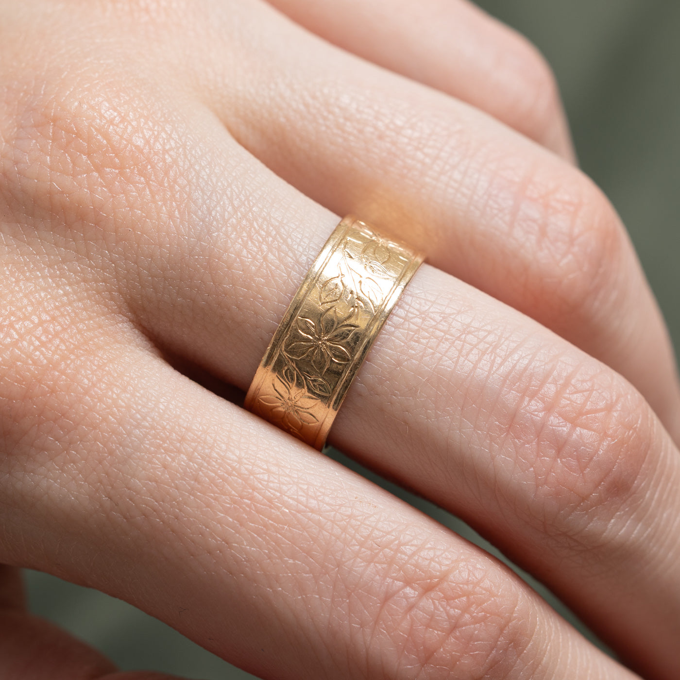 14k Yellow Gold Floral Engraved Band | 7.75mm | SZ 8