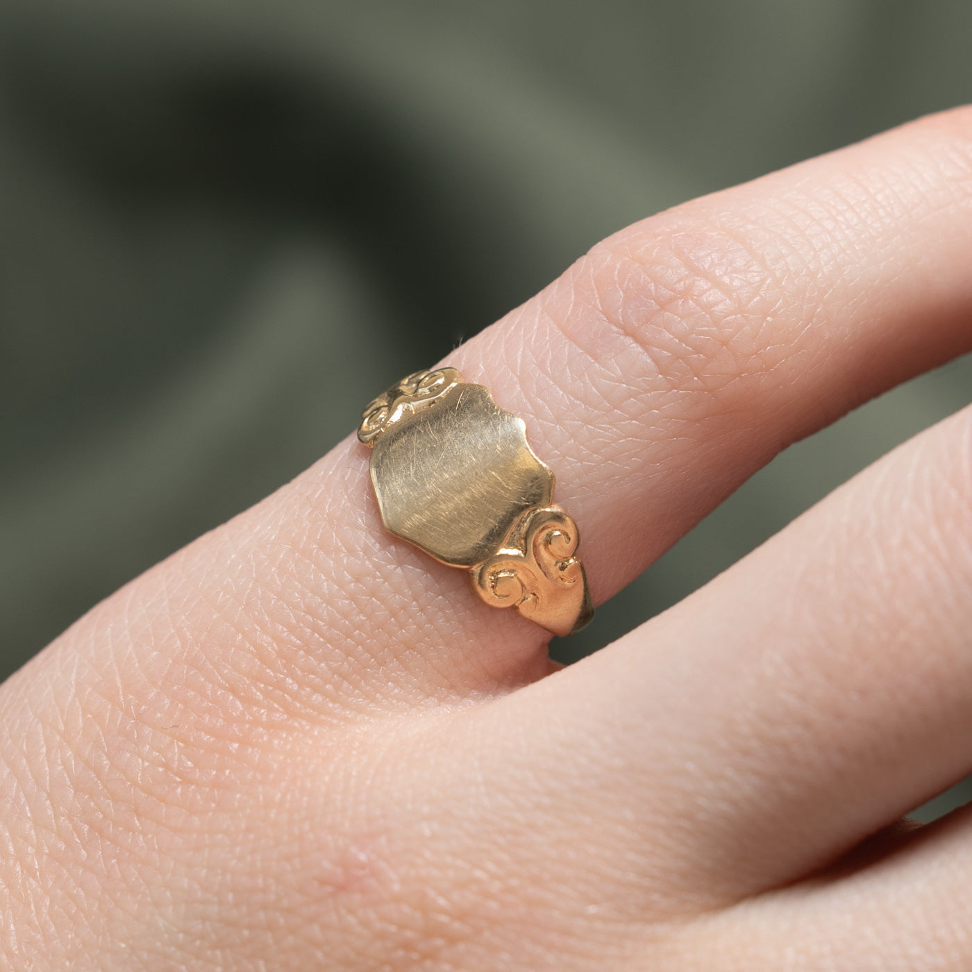 Bague en or jaune 10 carats en forme de crête | Taille 3,75