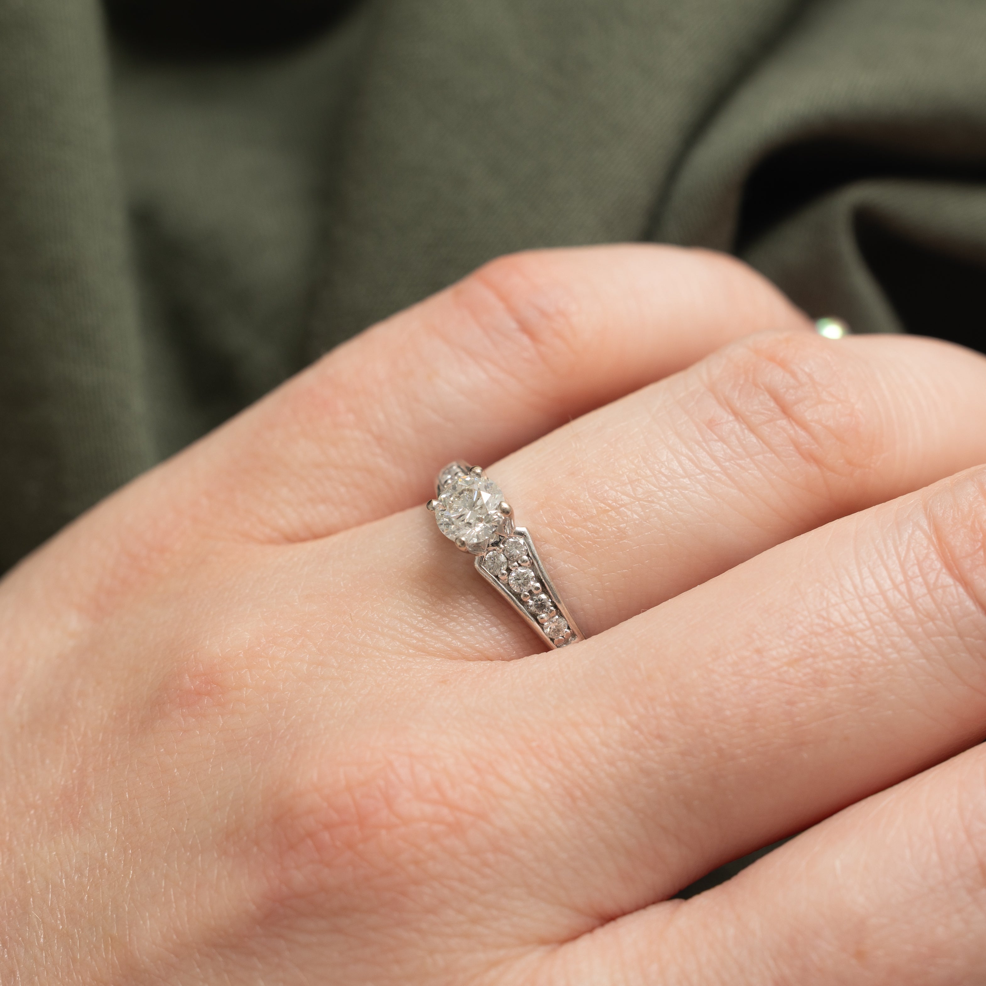 18k Round Brilliant Cut Diamond Accented Tapered Ring | 0.55ct I1 H, 0.23ctw | SZ 6