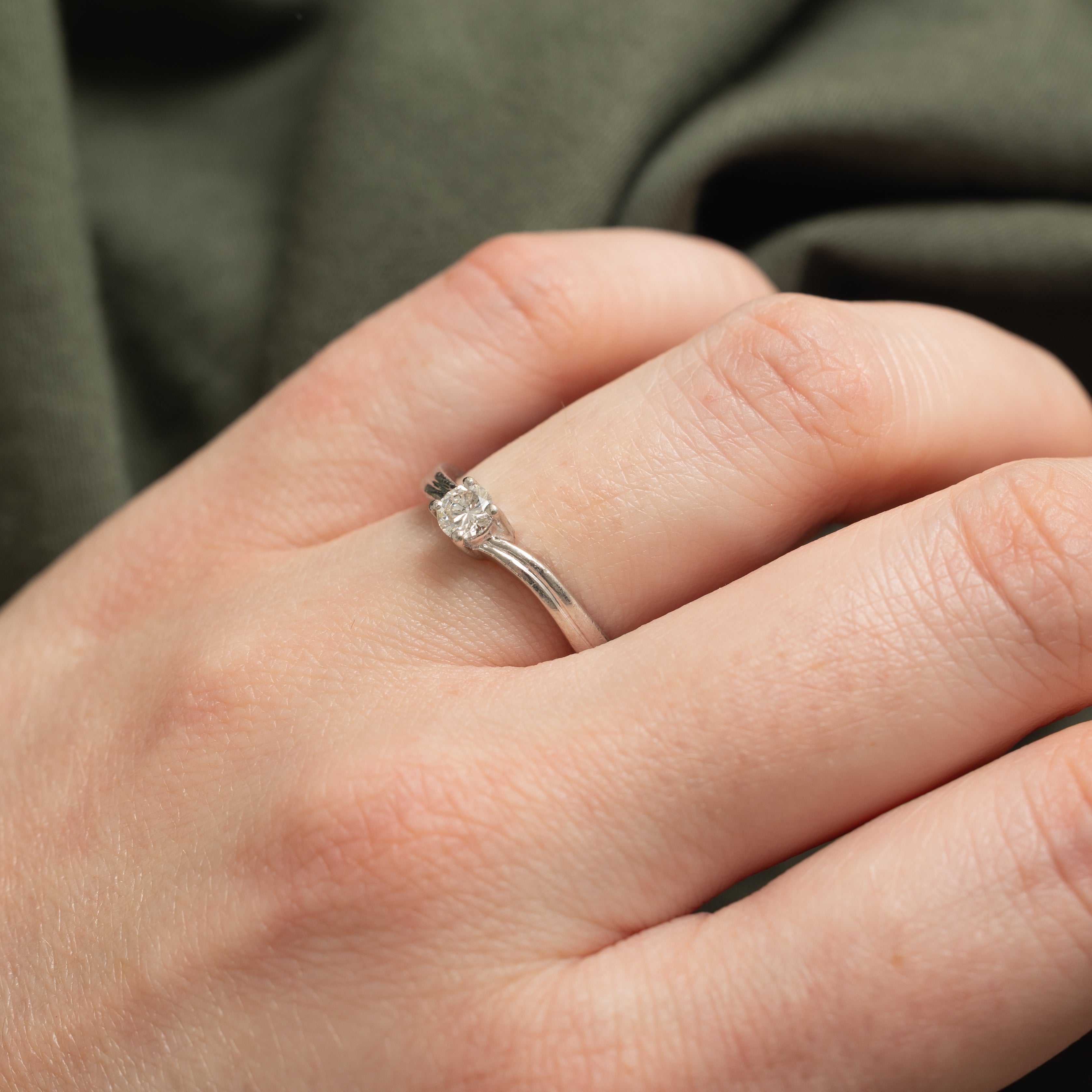 Solitaire Diamond Grooved Wave Ring | 0.27ct VS2 H/I | SZ 6.5