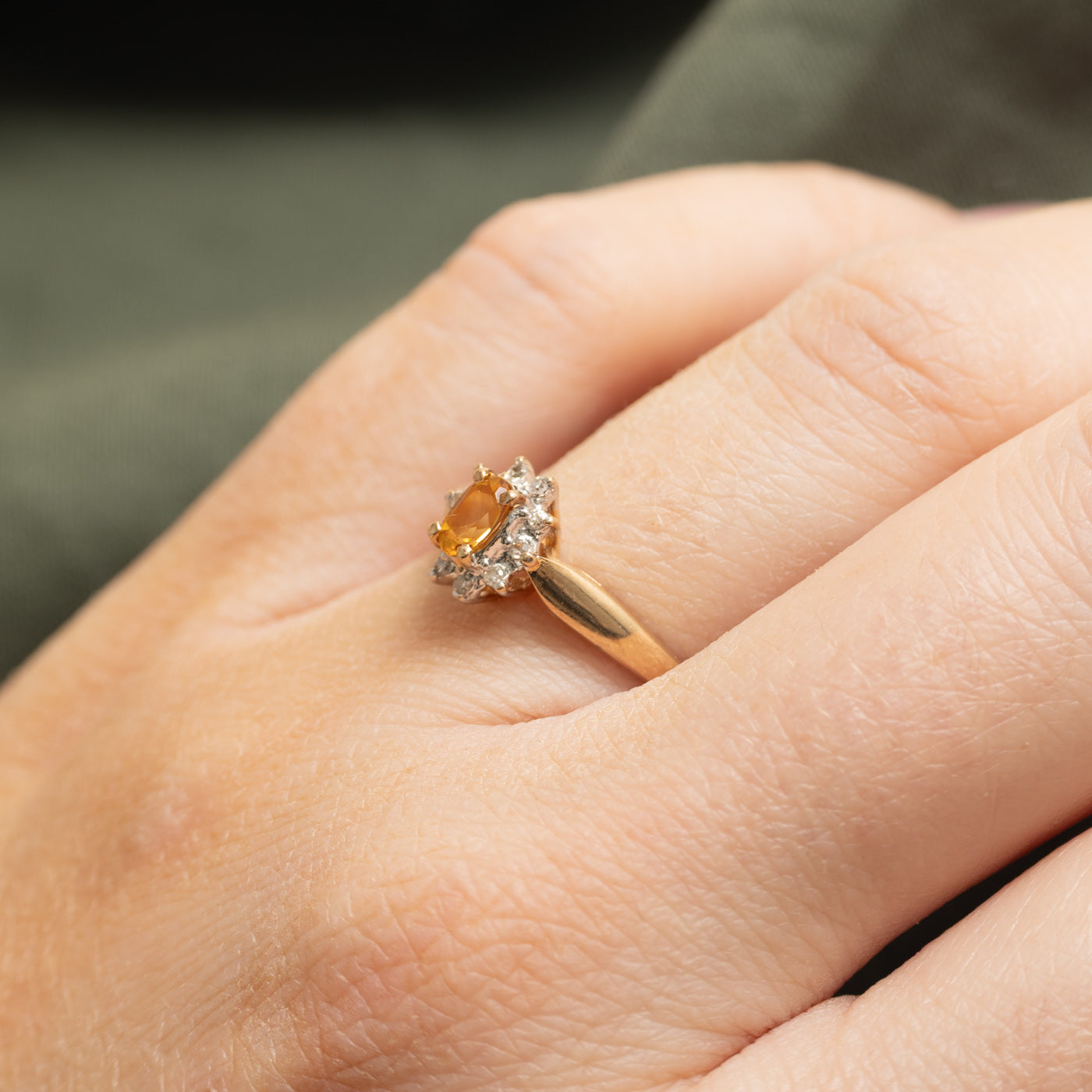 Bague halo en pétales de citrine ovale et diamants | Taille 8,25