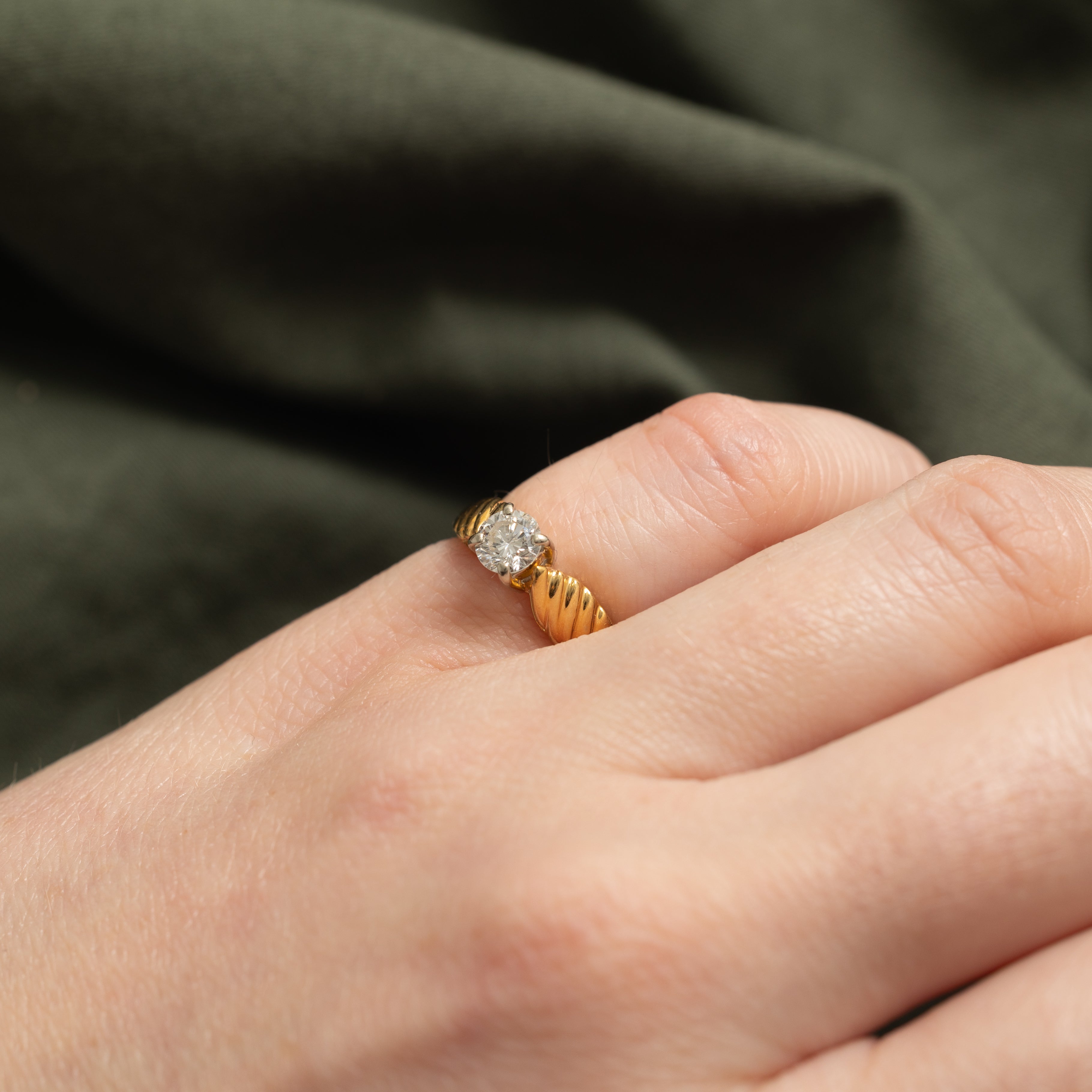 18k Solitaire Diamond Grooved Ring | 0.42ct VS2/SI1 I/J | SZ 3