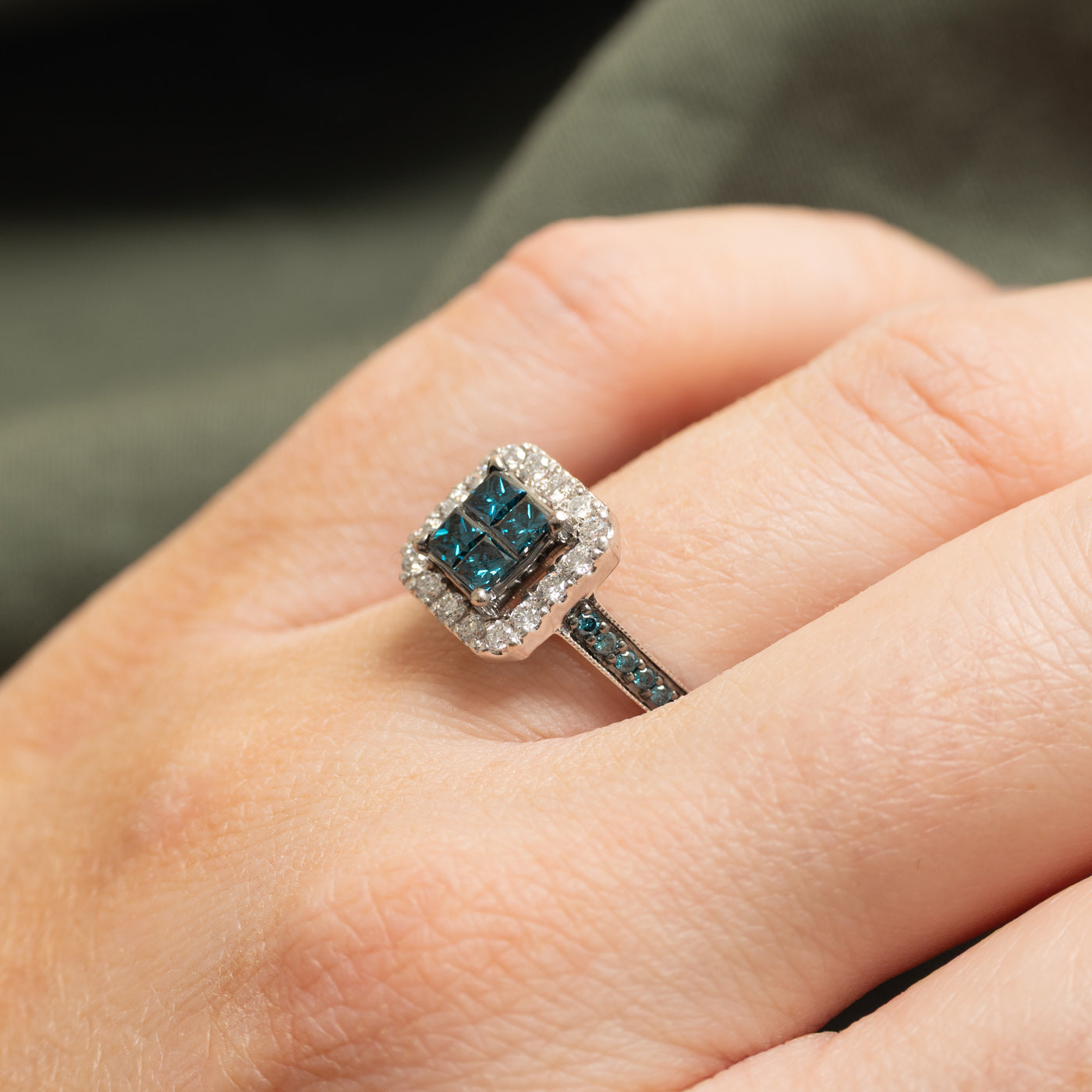 Blue & White Diamond Halo Grid Ring | 0.92ctw | SZ 7.5