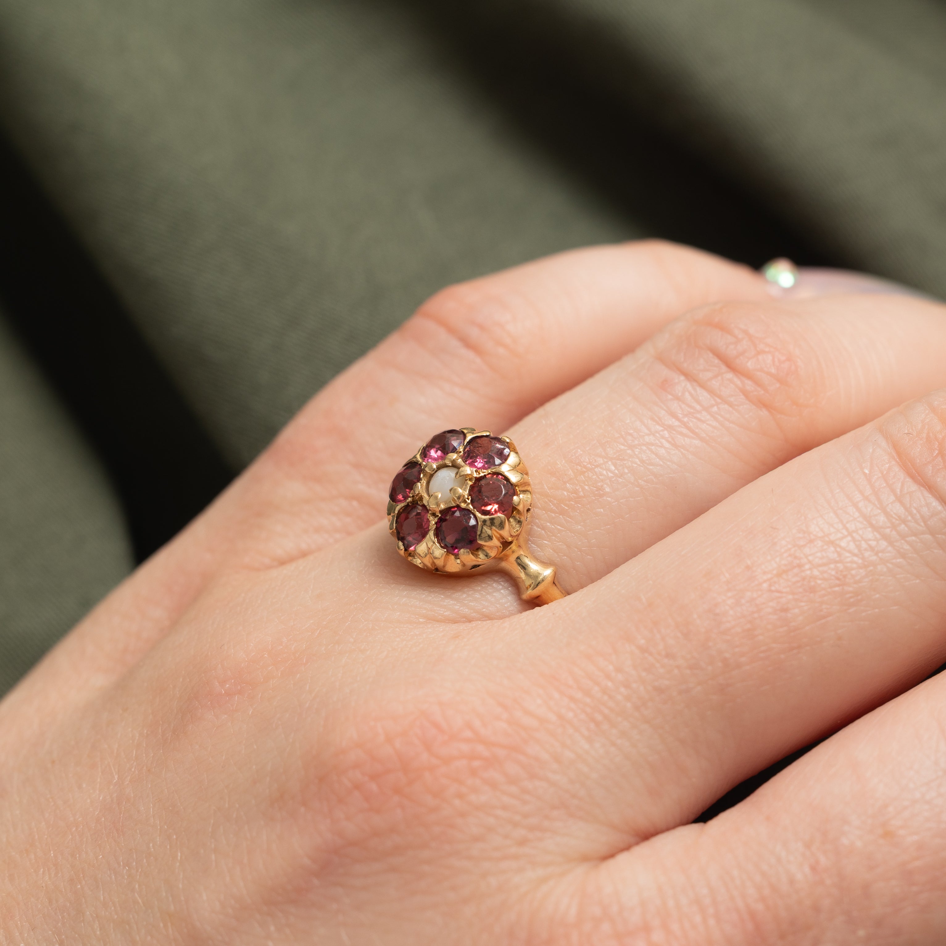Antique 14k Garnet & Pearl Daisy Ring | 1.02ctw | SZ 5.25