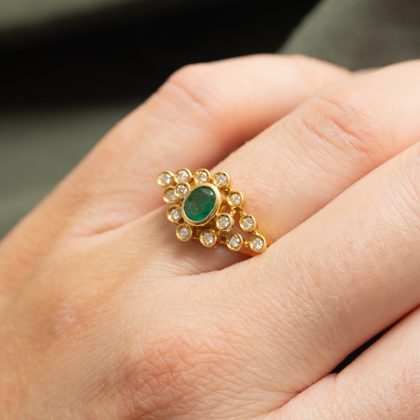 Bague sertie d'une émeraude et de diamants | 0,16 ct, 0,17 ct au total | Taille 7,75