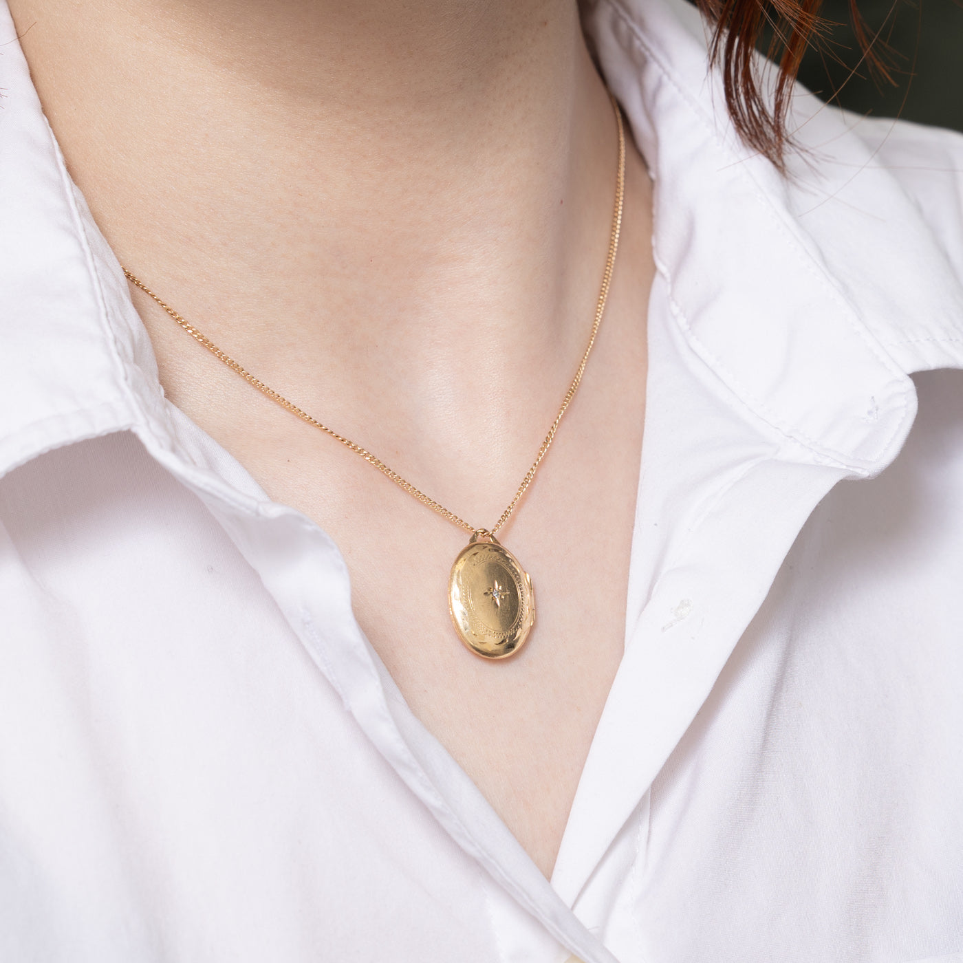 Médaillon ovale serti de diamants en forme d'étoile | 0,01 ct