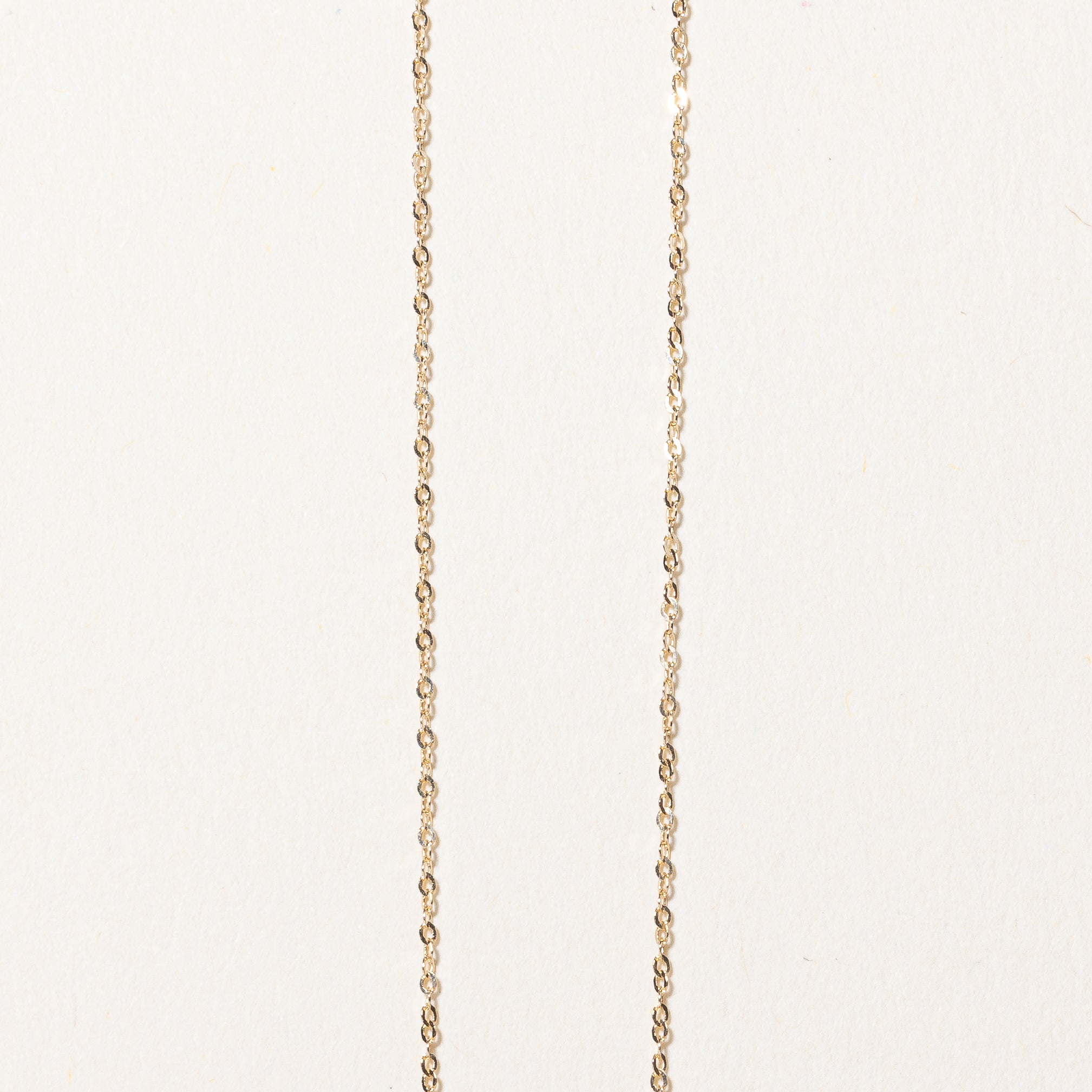 Collier pendentif en rubis synthétique et diamant naturel | 0,70 ct, 0,04 ct au total | 45,7 cm (18 po) |