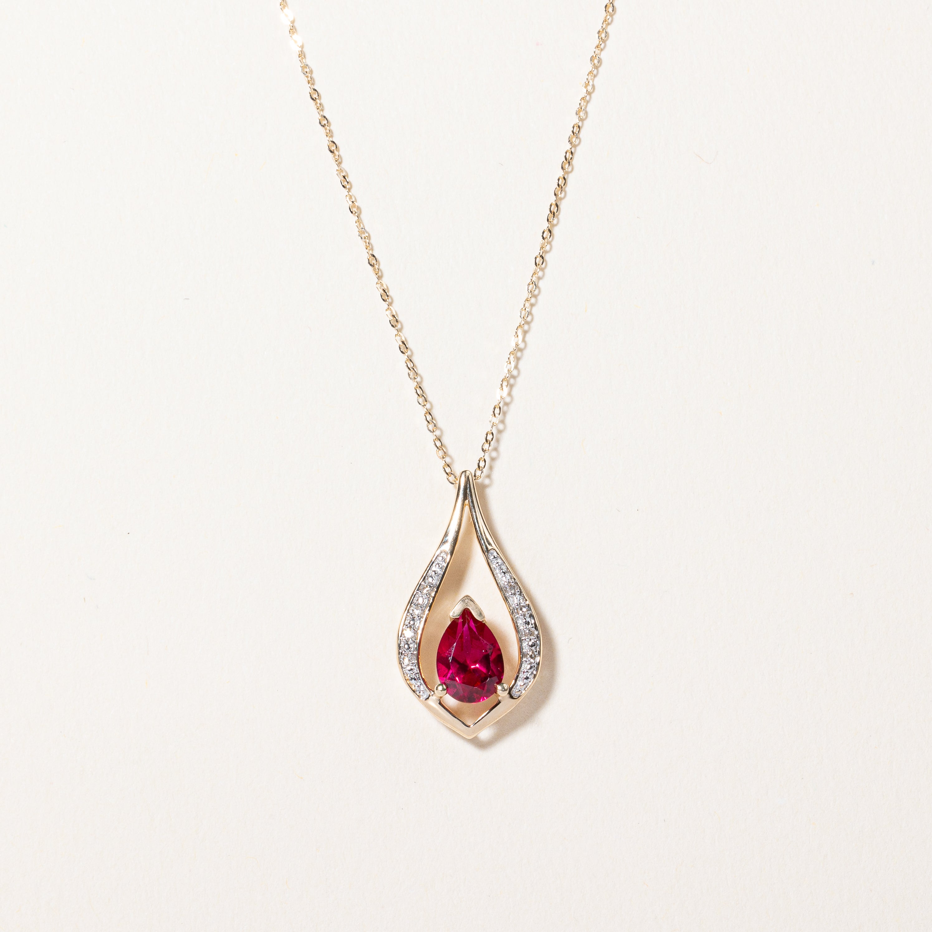 Collier pendentif en rubis synthétique et diamant naturel | 0,70 ct, 0,04 ct au total | 45,7 cm (18 po) |