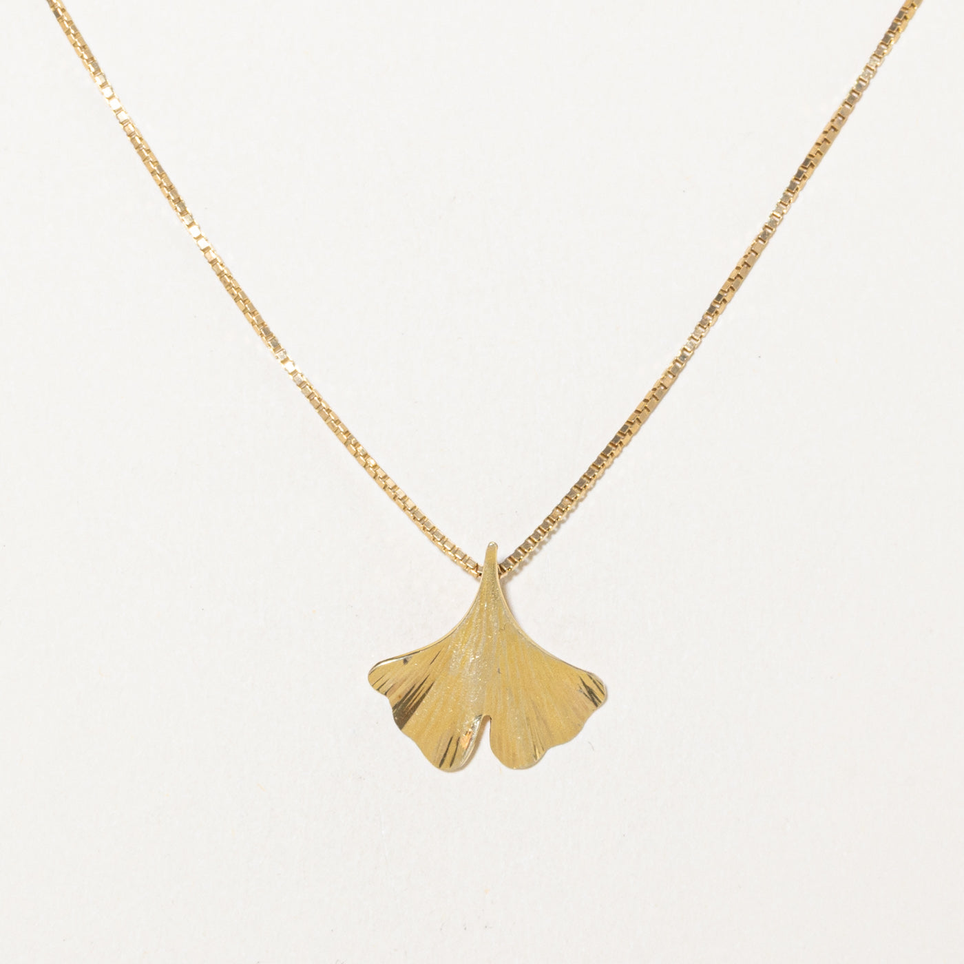 14k Yellow Gold Ginkgo Leaf Pendant Necklace | 18"
