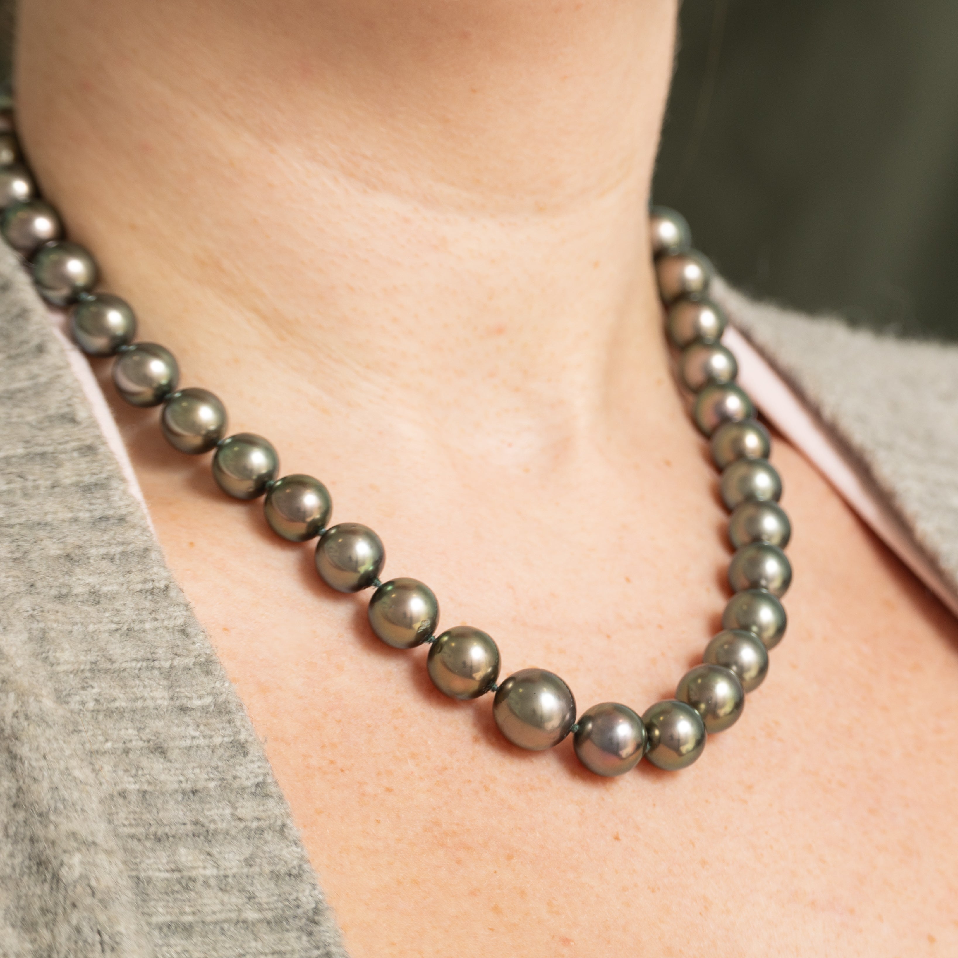 20k Gold Tahitian Pearl Necklace | 10mm+ | 19" |