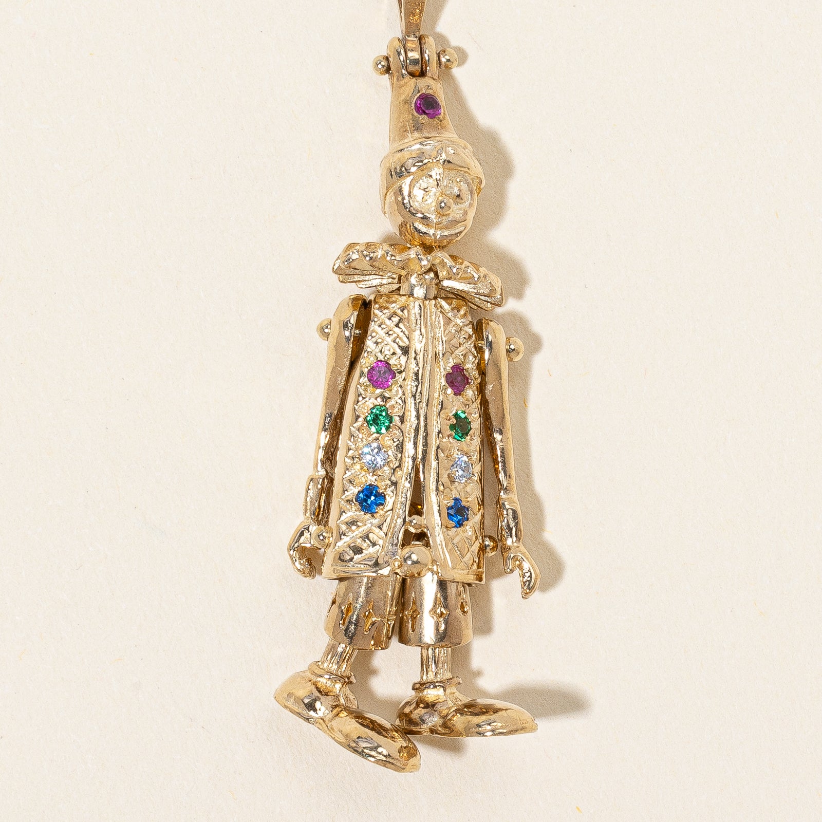 Pendentif clown à plusieurs pierres précieuses