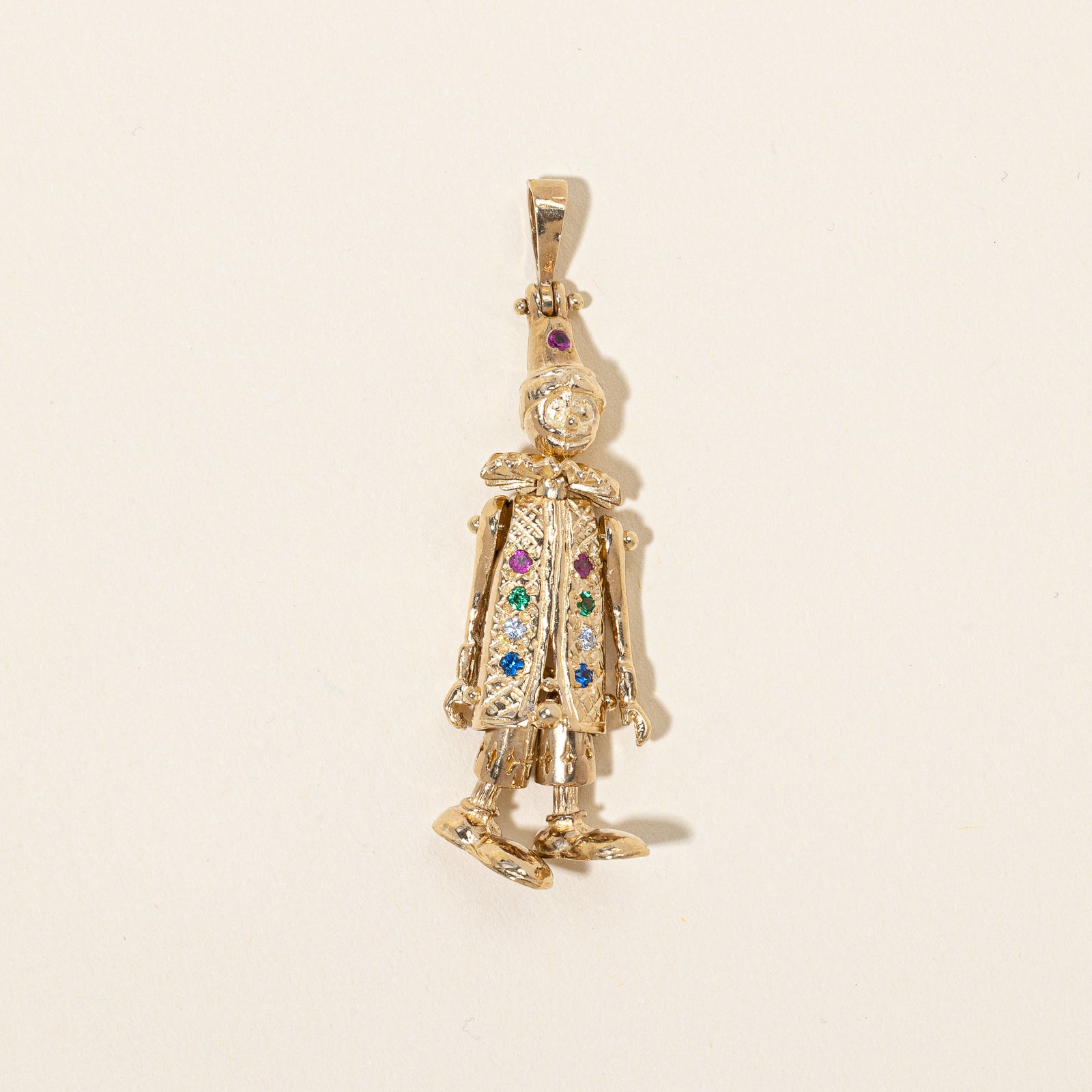 Pendentif clown à plusieurs pierres précieuses