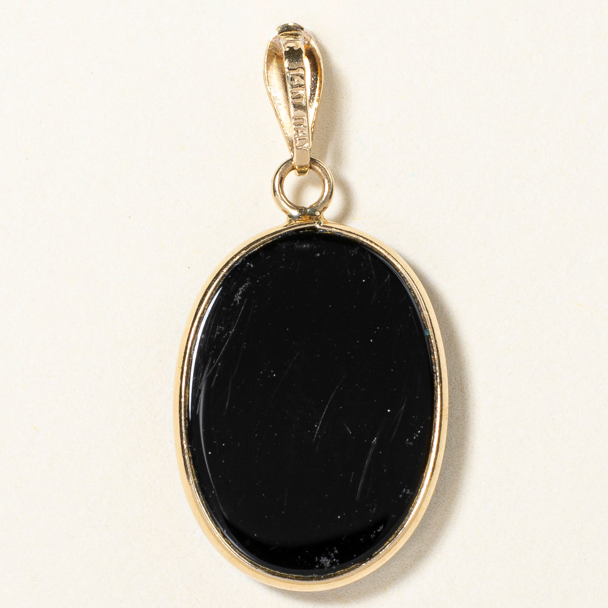 Pendentif camée mère et enfant en agate bleue | 2,20 ct |
