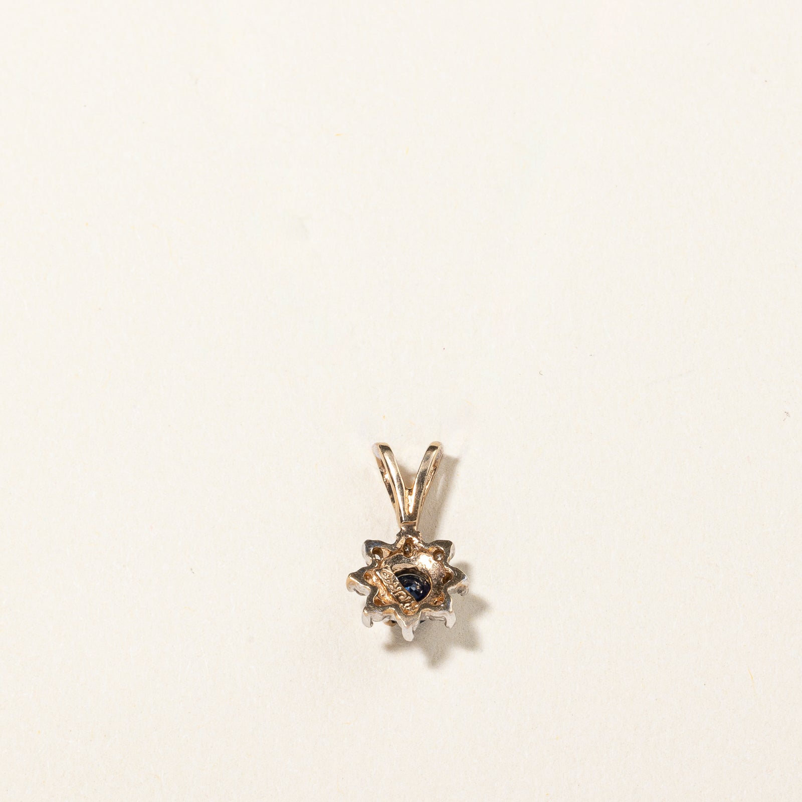 Pendentif en or jaune 10 carats serti de saphirs et de diamants | 0,20 ct, 0,04 ct au total