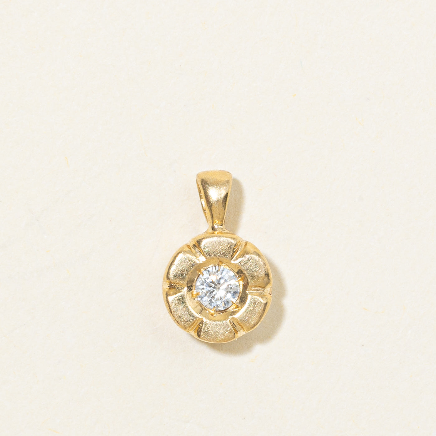 18K Solitaire Diamond Flower Pendant
