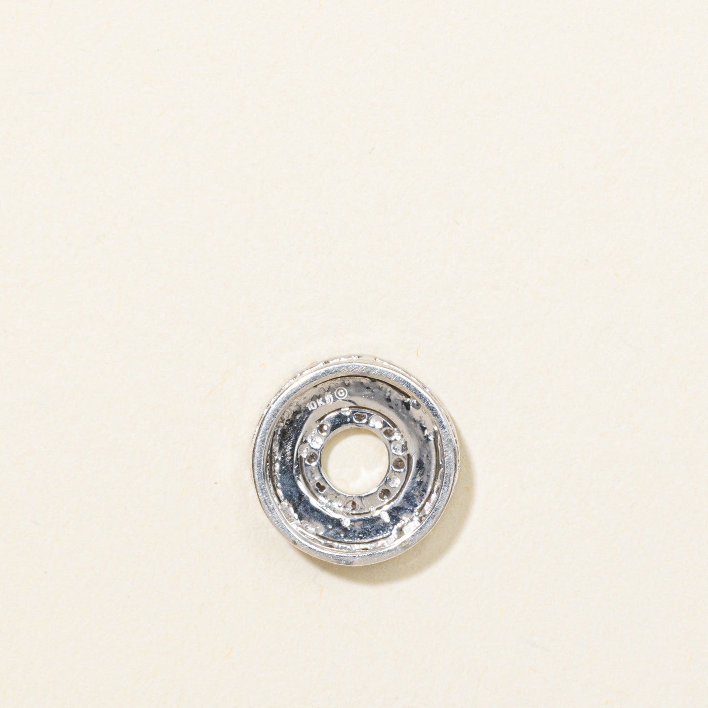 10K Diamond Grooved Circle Pendant