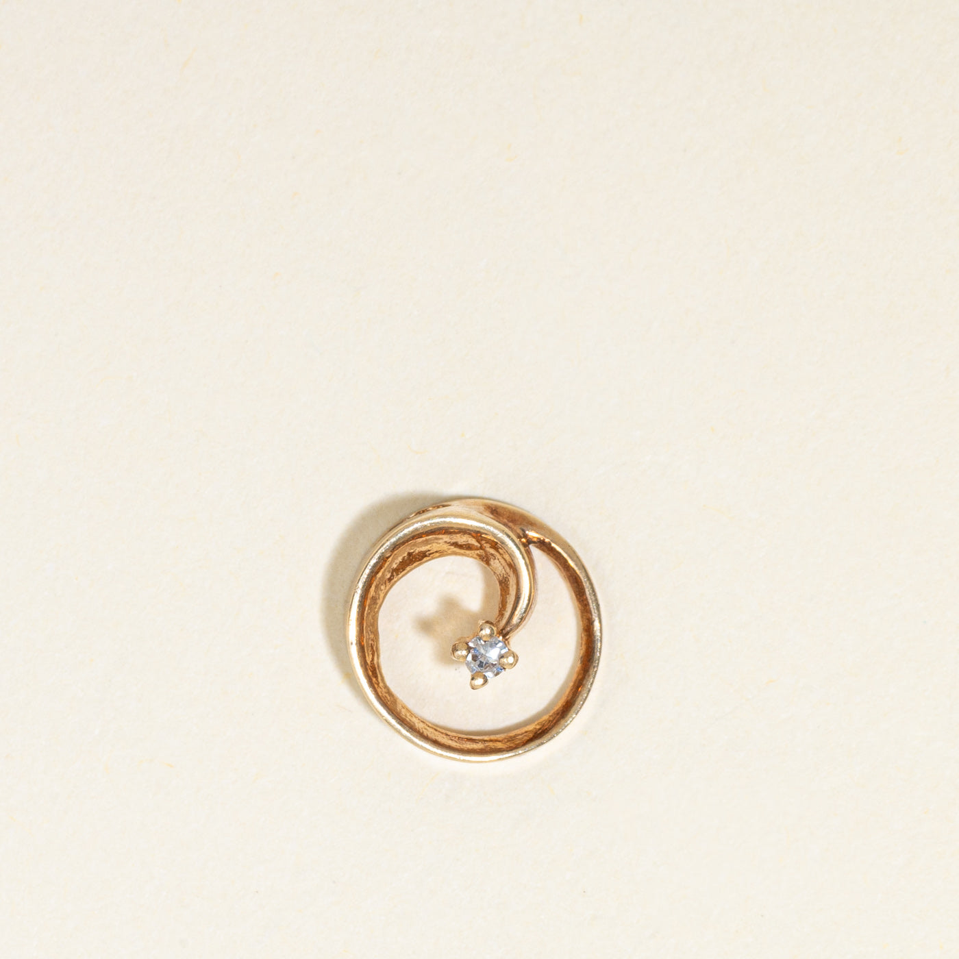 10K Diamond Swirl Circle Pendant