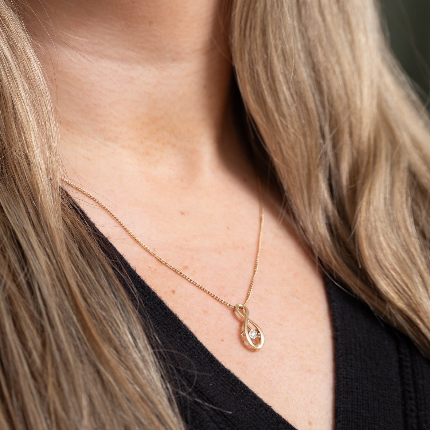 10K Diamond Infinity Pendant
