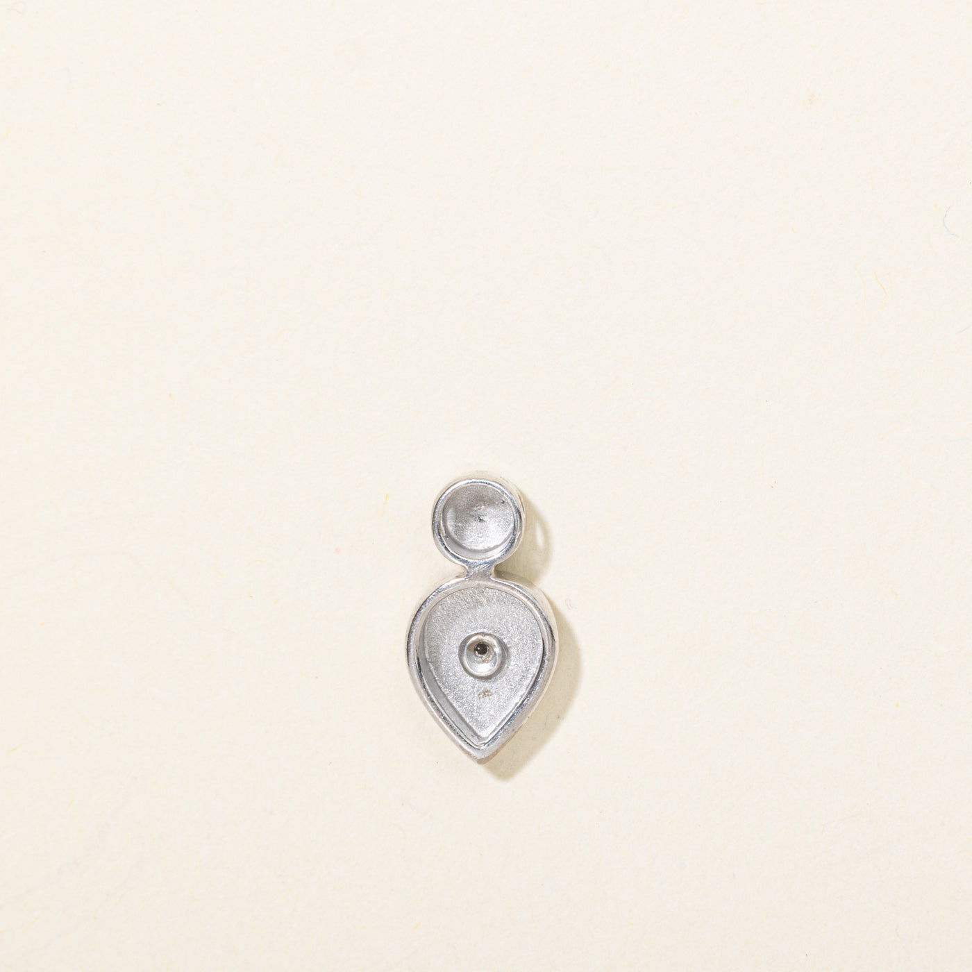 Pendentif en or 14 carats serti de diamants en forme de poire