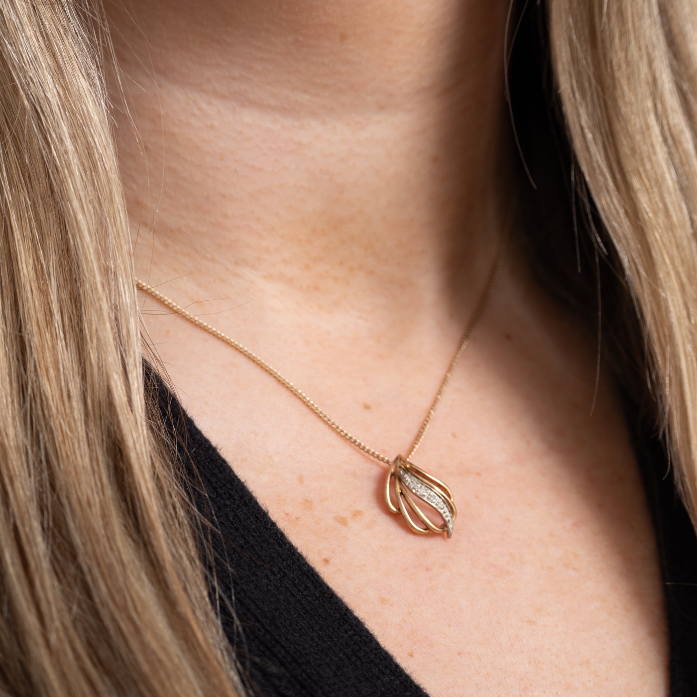 10K Diamond Grooved Pendant