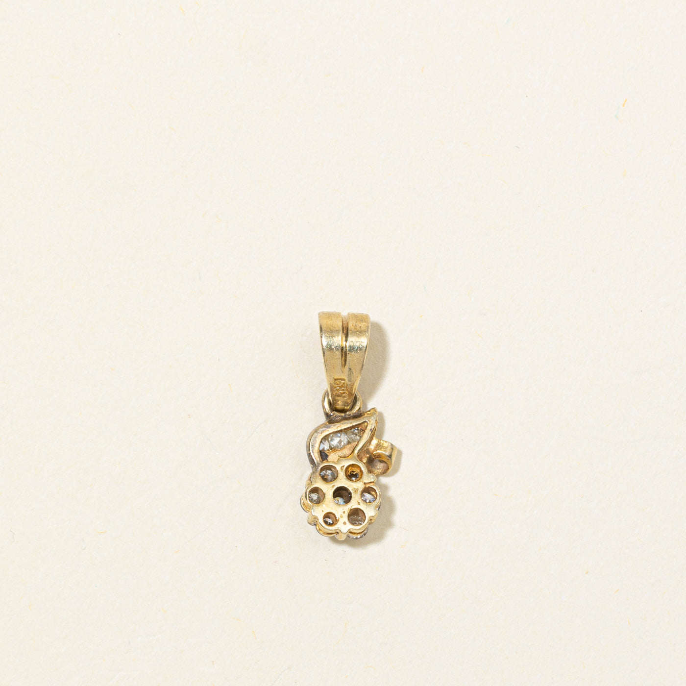 Pendentif en diamants ronds sertis de diamants 14 carats
