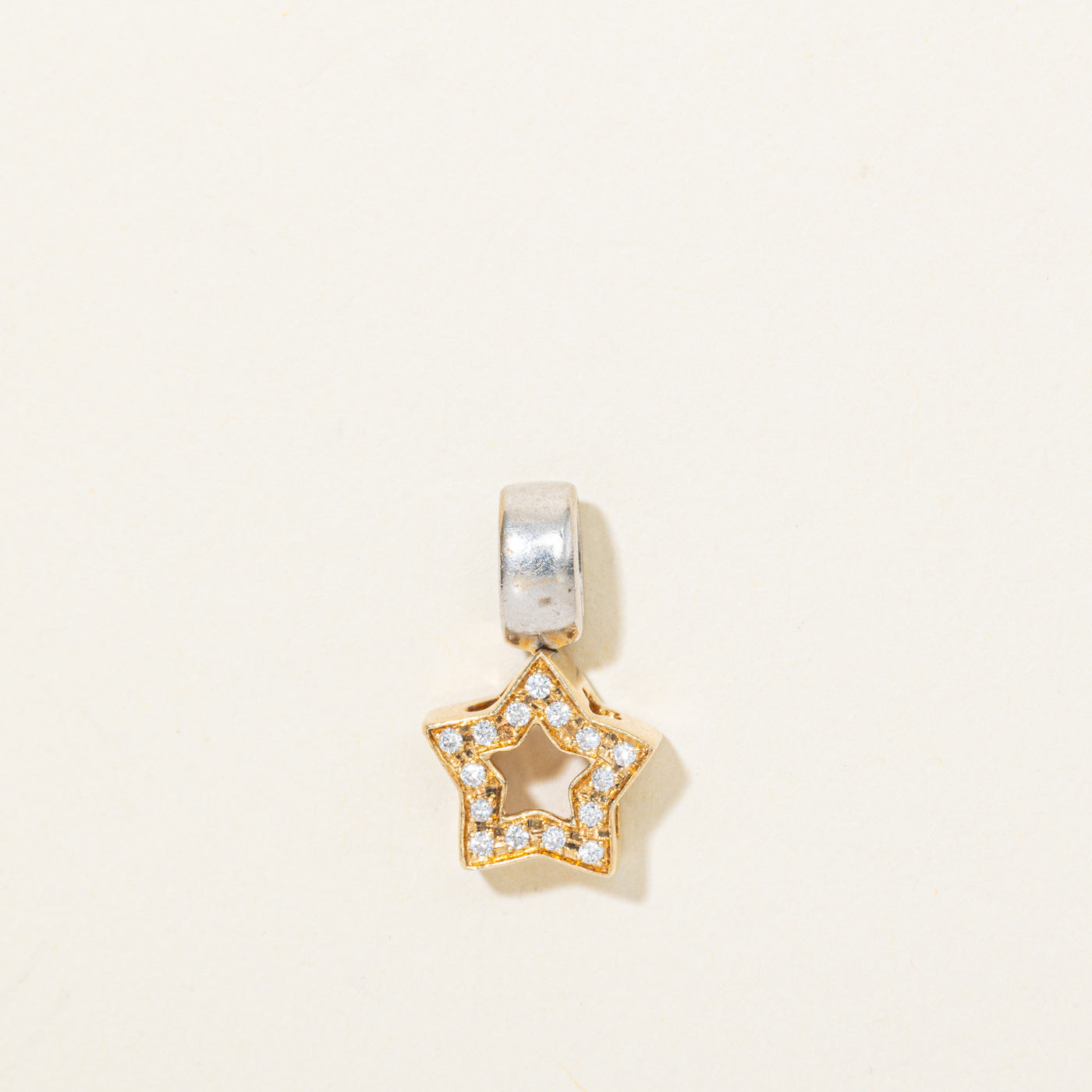 Pendentif étoile en or 18 carats et diamants