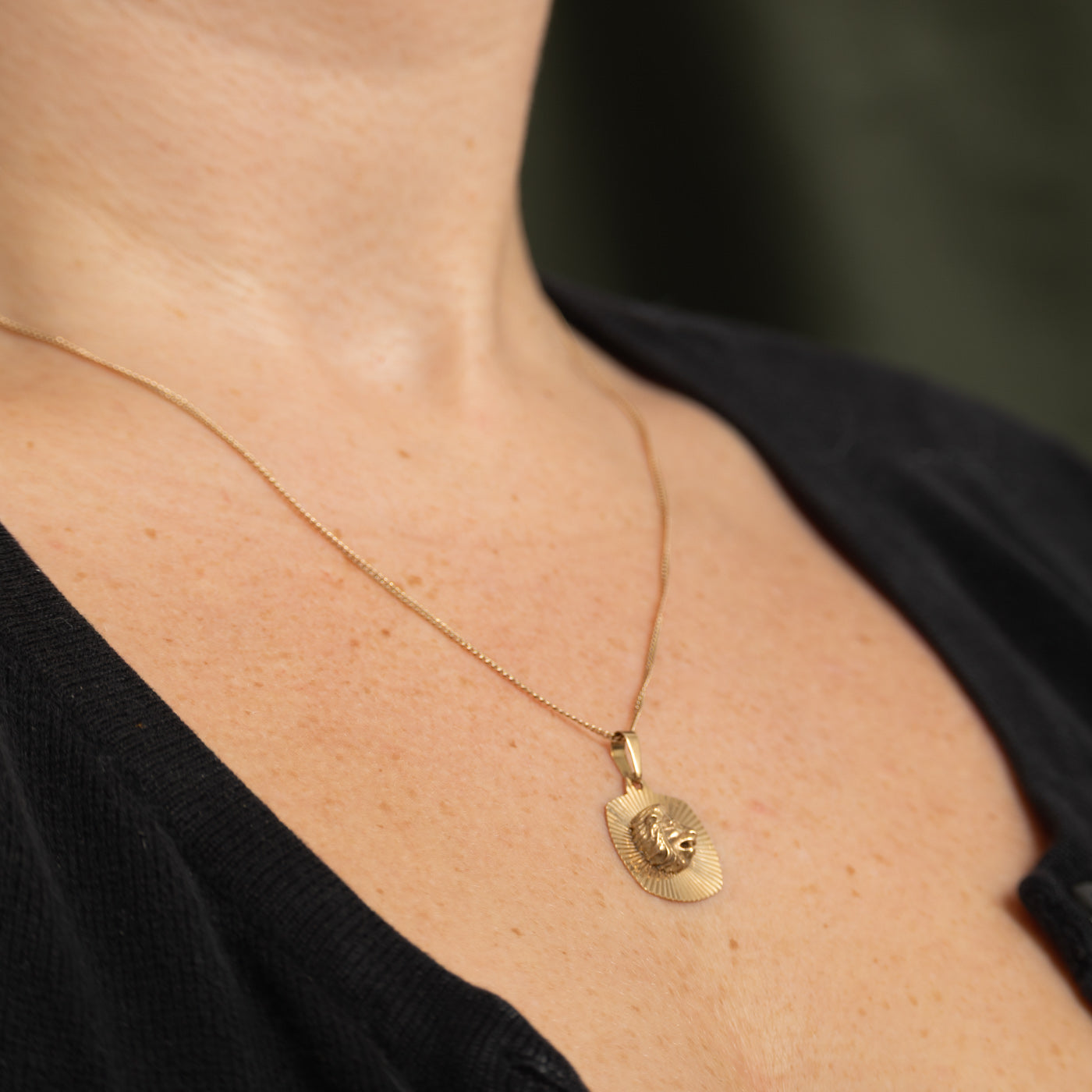 10k Yellow Gold Lion Head Pendant