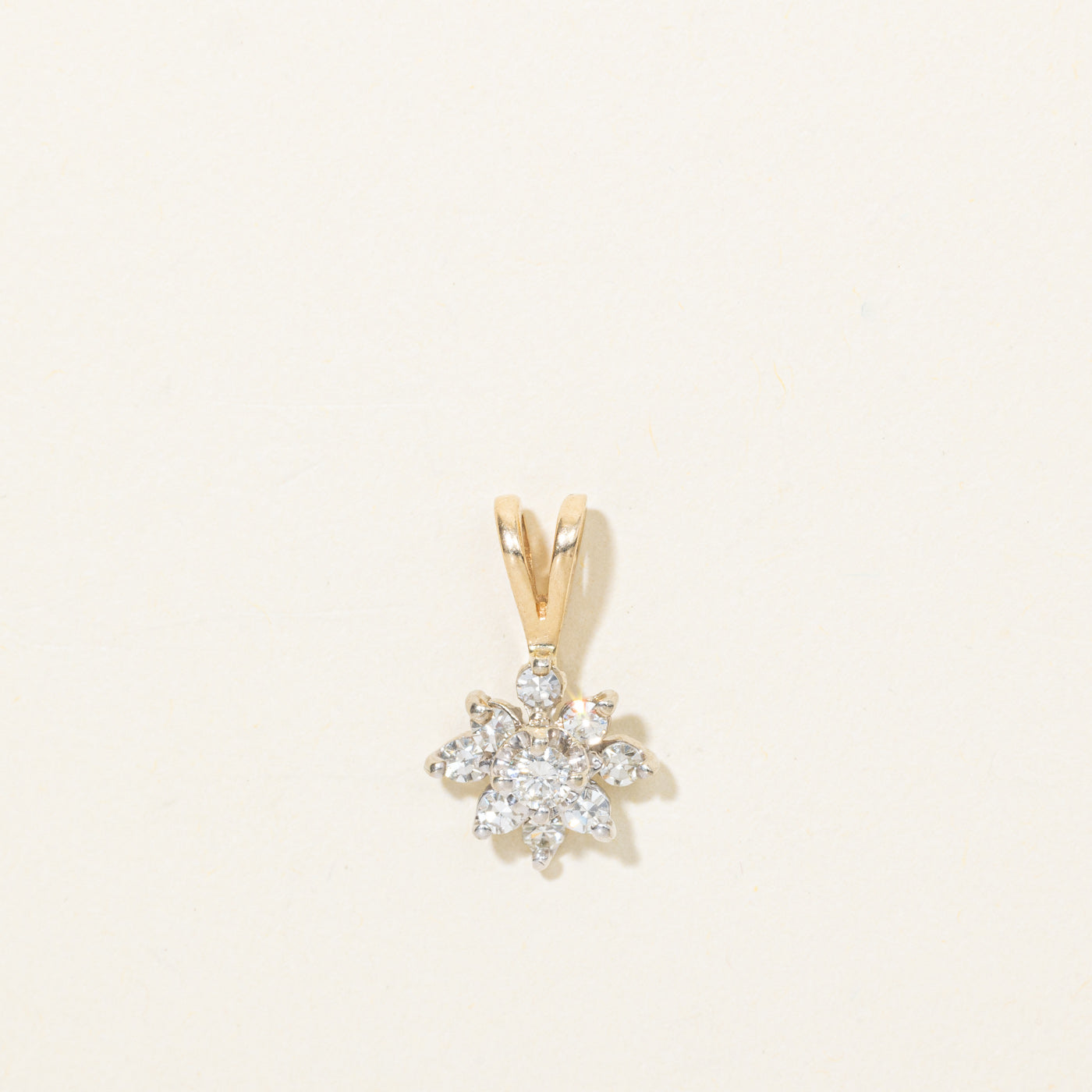 Pendentif halo de pétales de diamants 14 carats