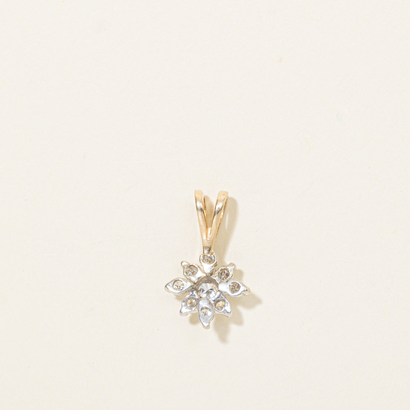 Pendentif halo de pétales de diamants 14 carats