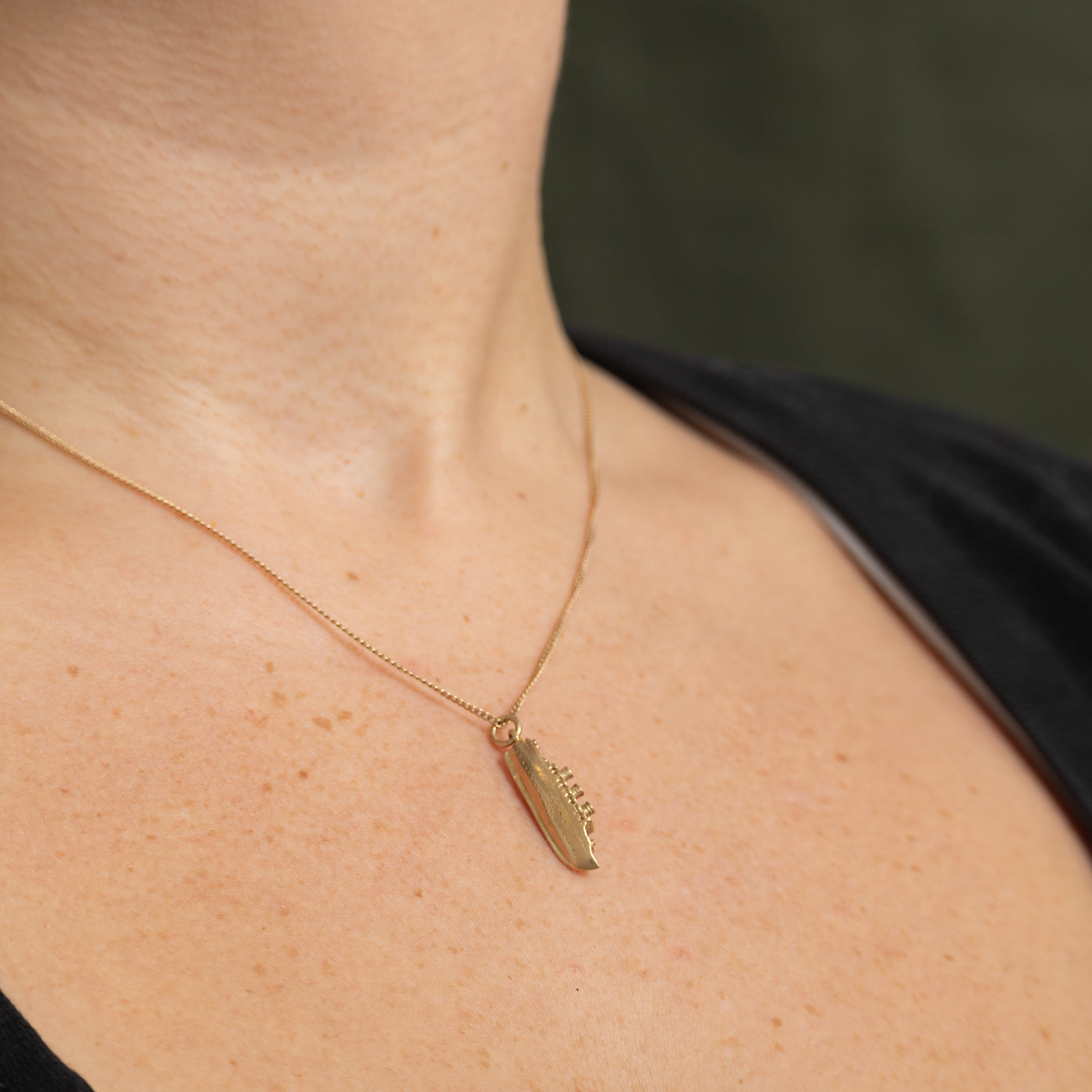 Breloque de navire en or jaune 9 carats de Birmingham, 1960