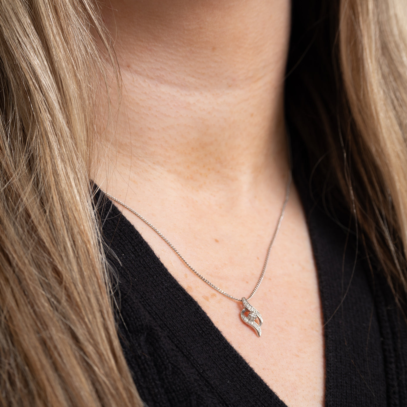 10K Diamond Wave Pendant