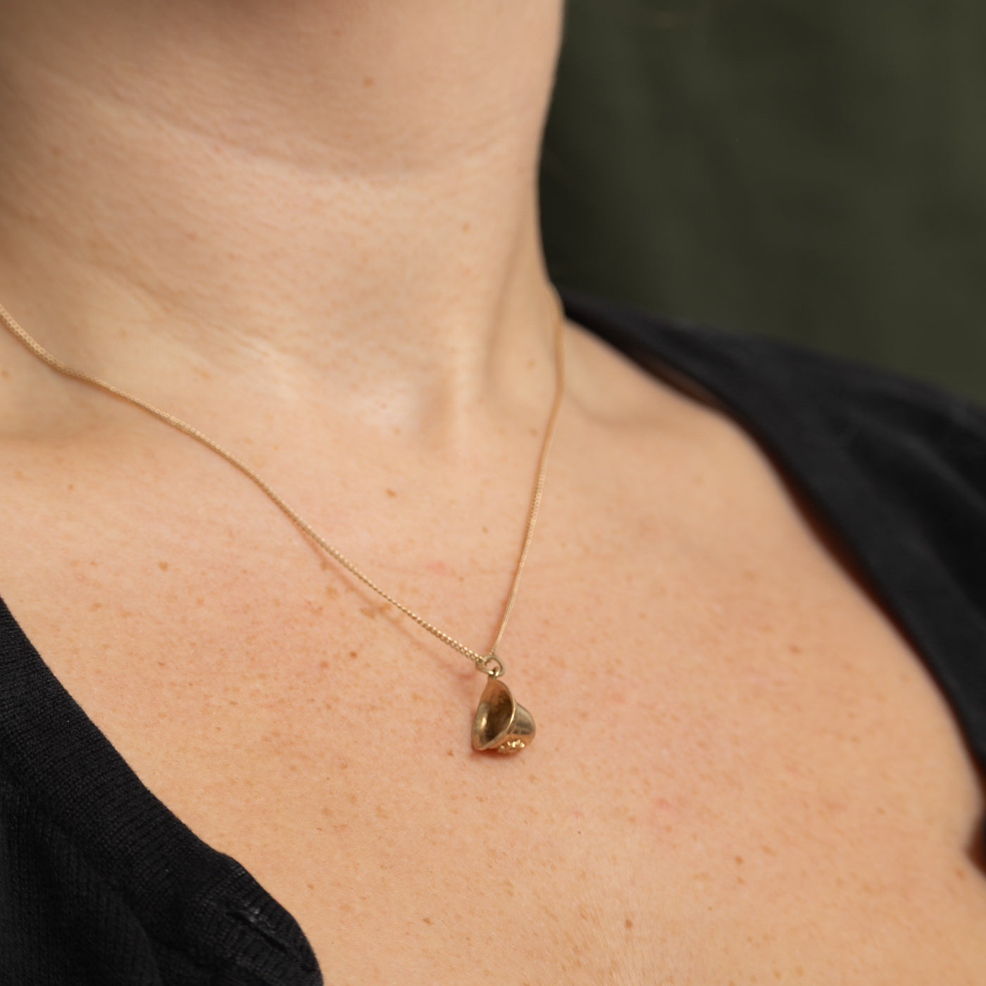 Breloque en or jaune 9 carats représentant un casque de gardien, Londres, 1984