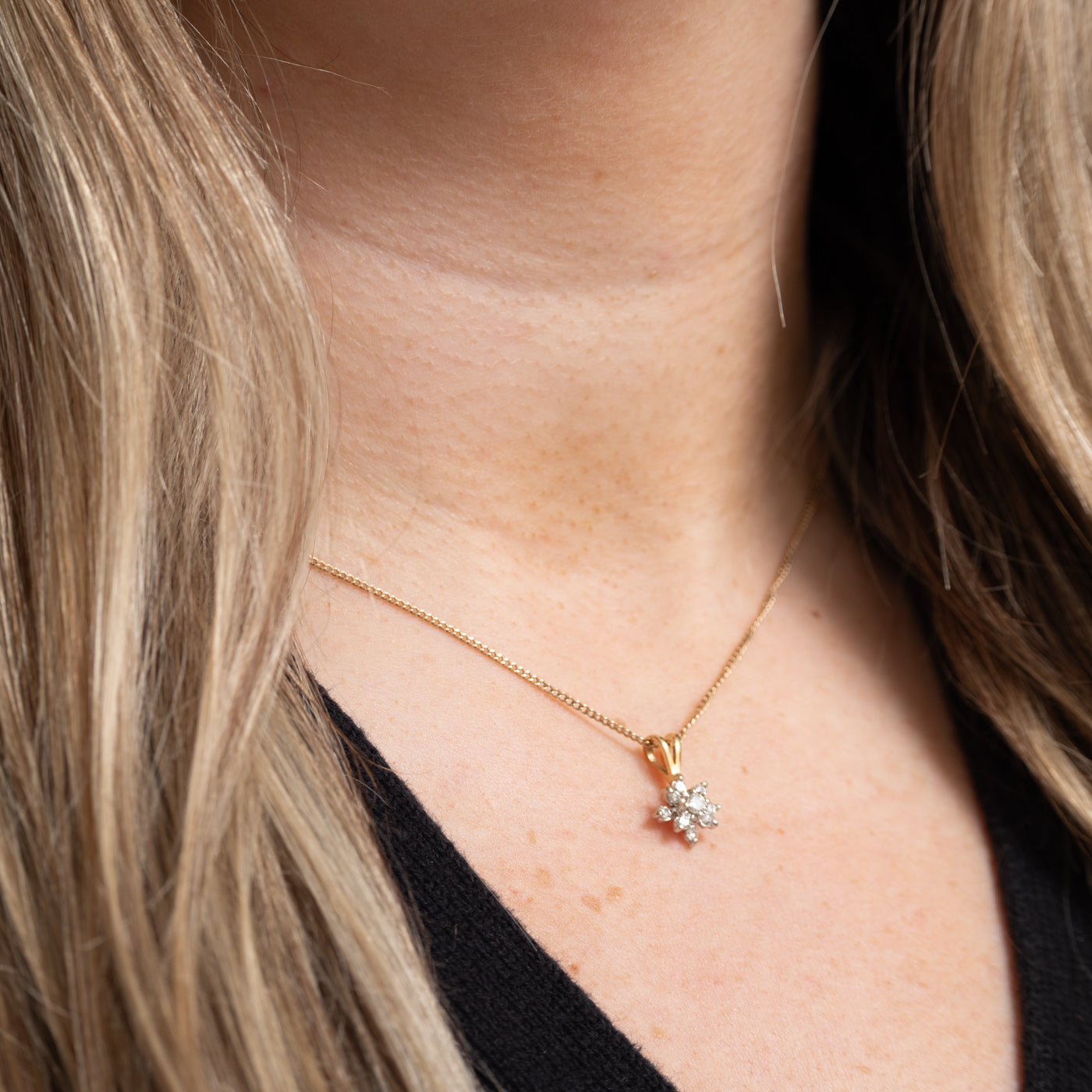 Pendentif halo de pétales de diamants 14 carats