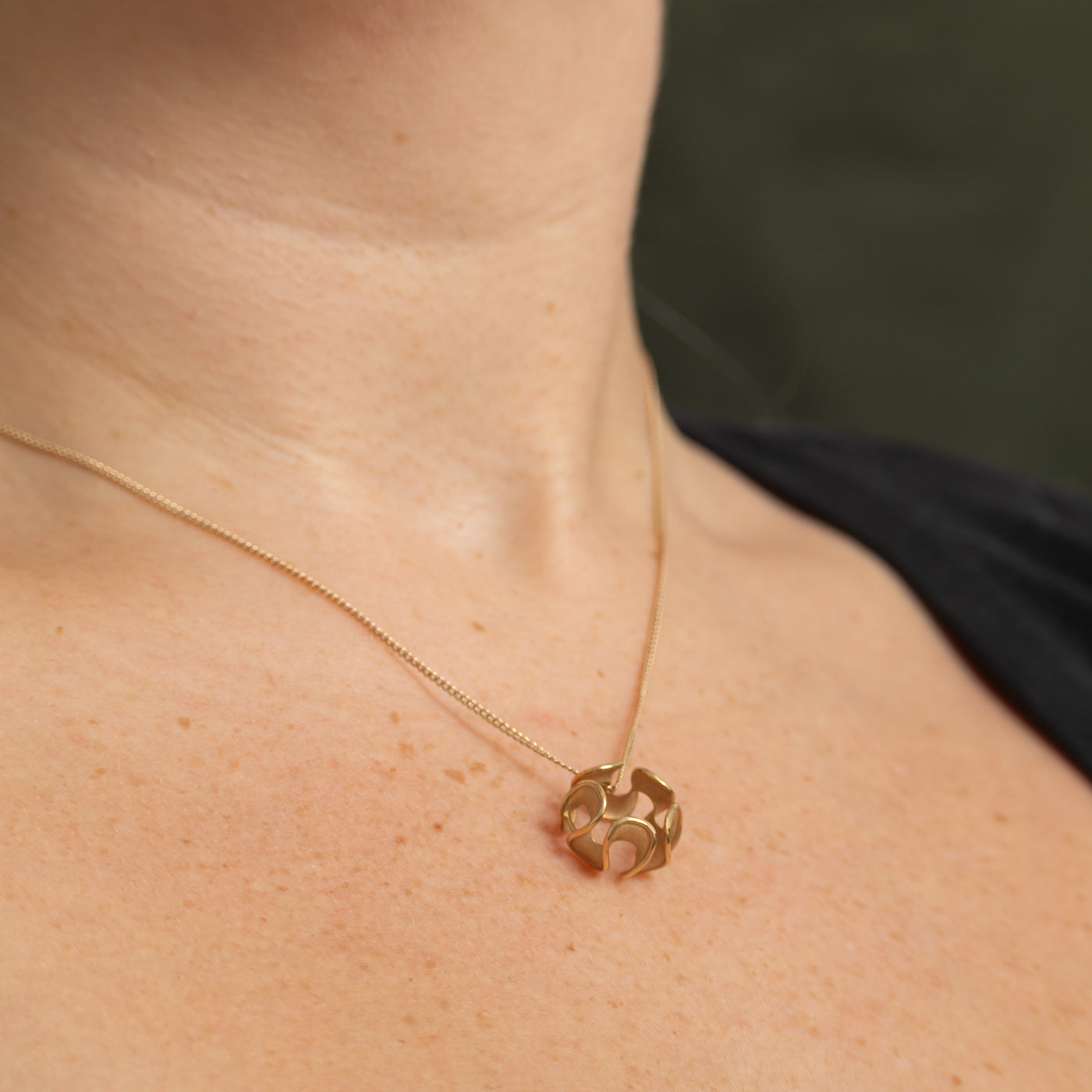 18k Yellow Gold Abstract Circular Pendant