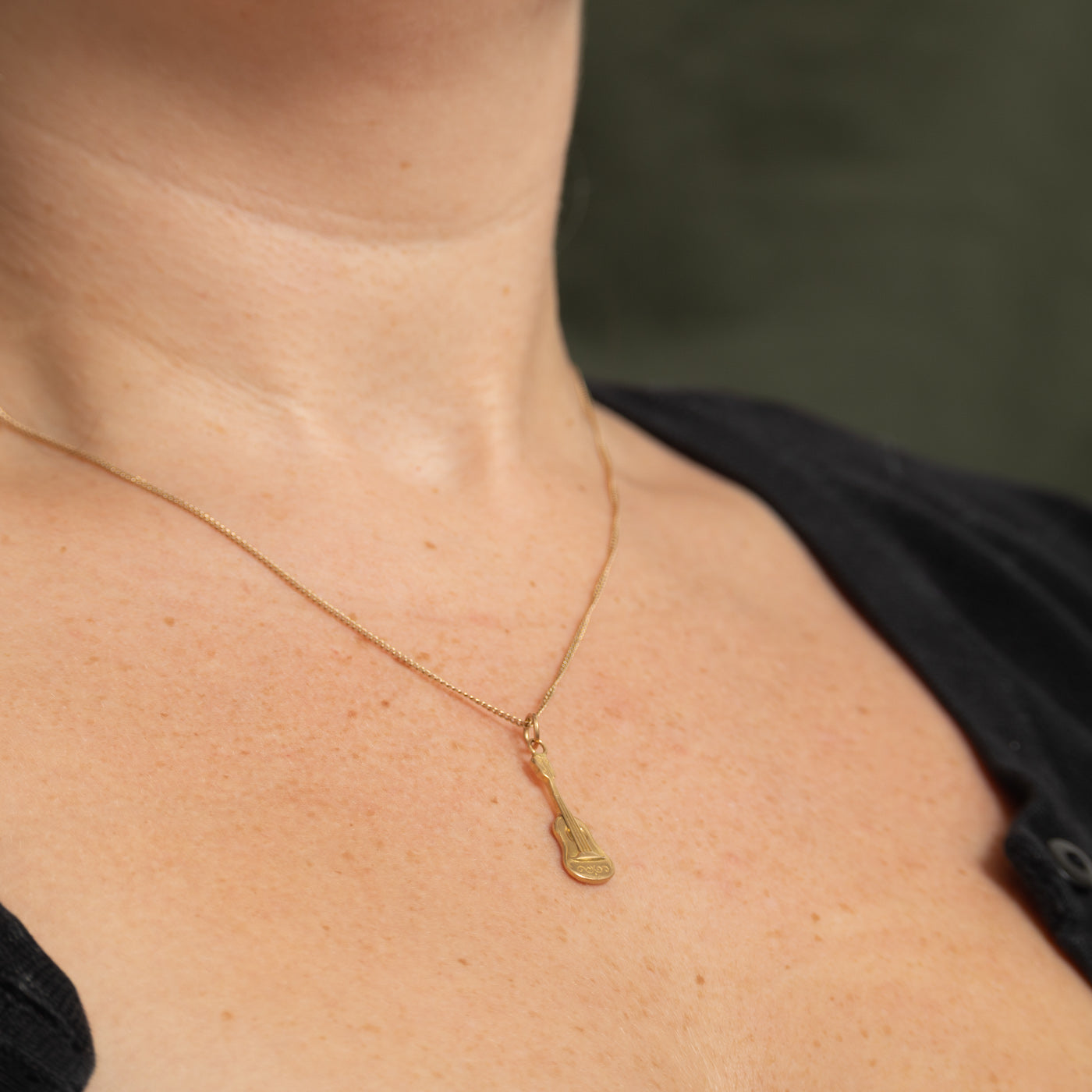 18k Yellow Gold Guitar Charm