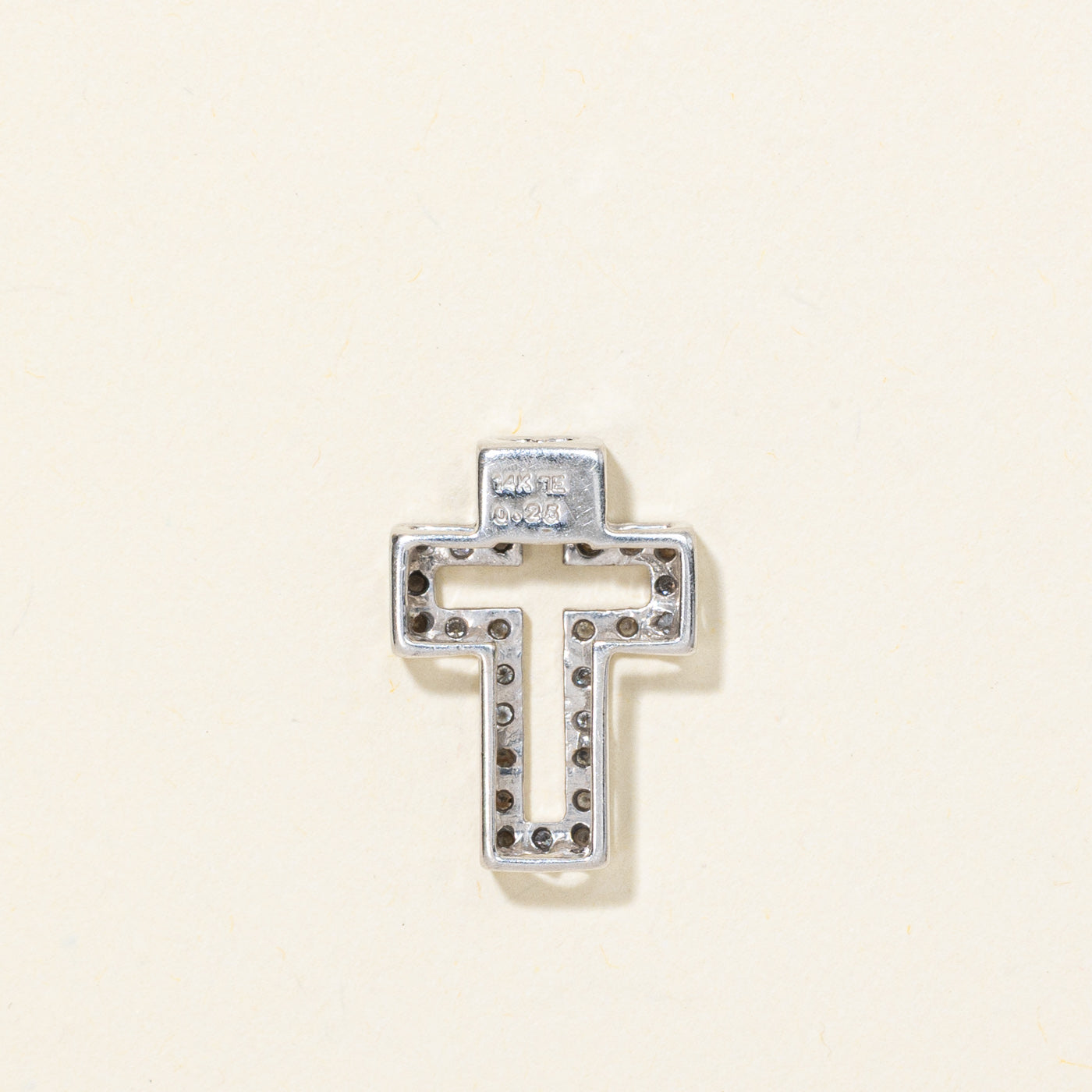 Pendentif croix en or 14 carats et diamants