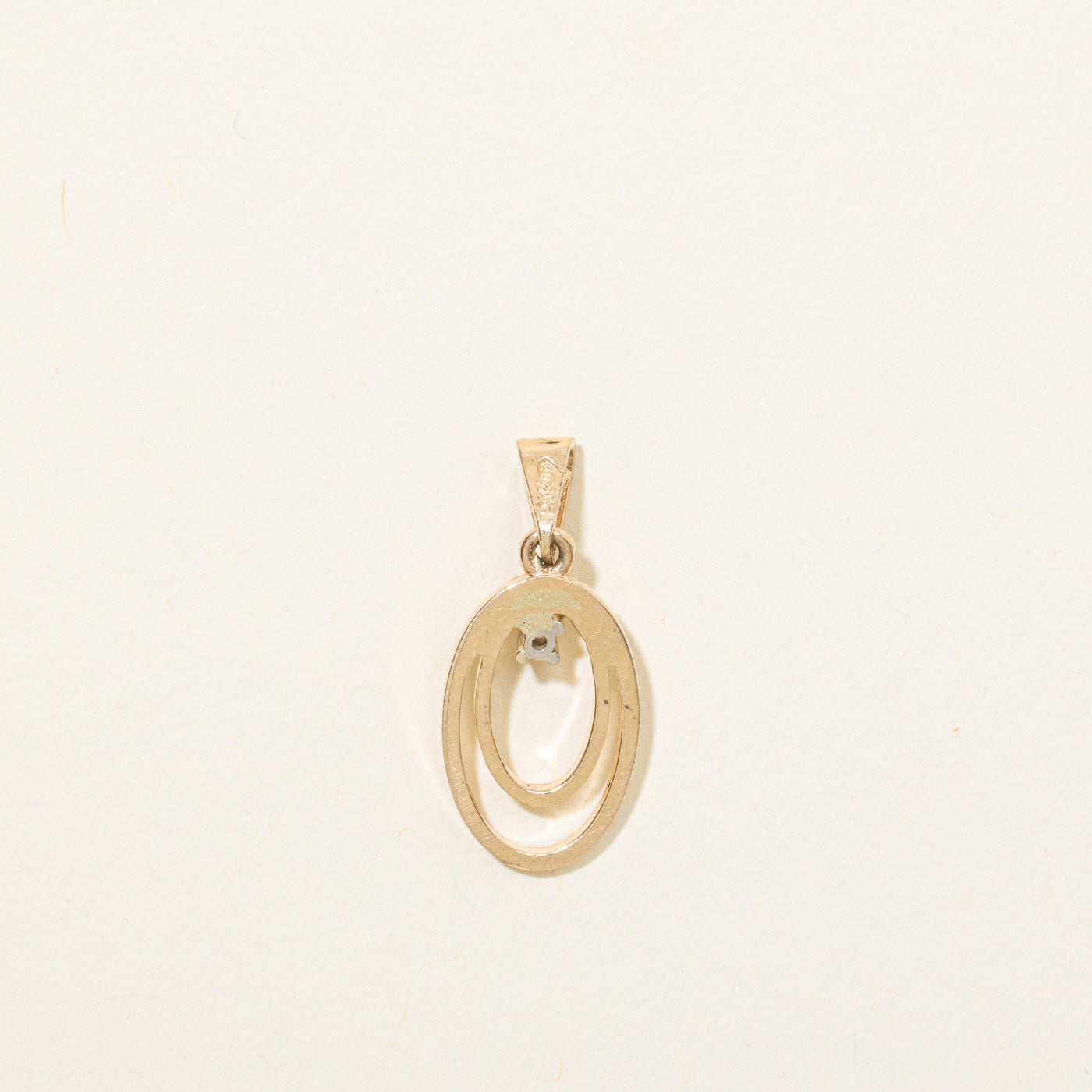 Pendentif ovale en diamant 14 carats