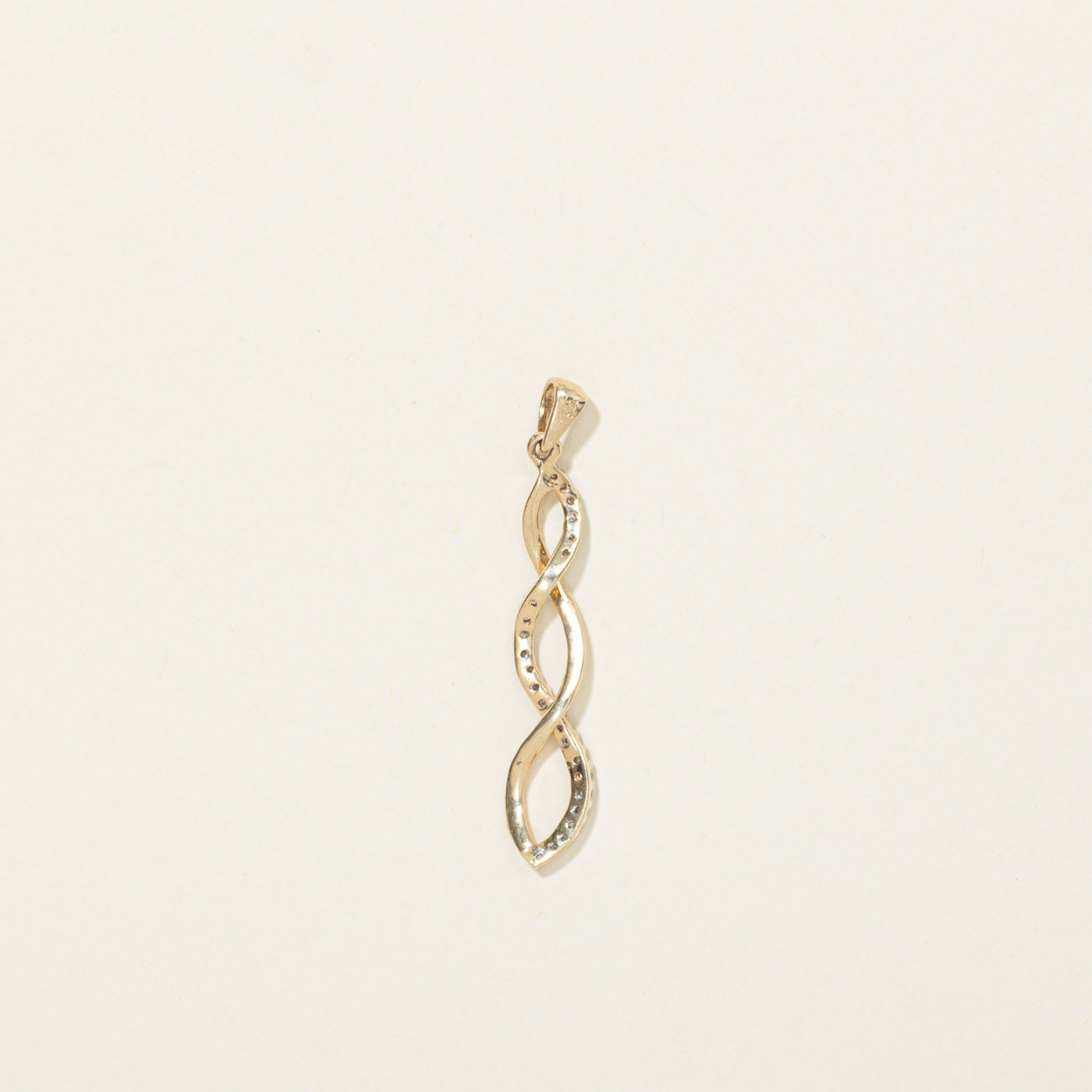 Pendentif Croisé en Diamant 10K