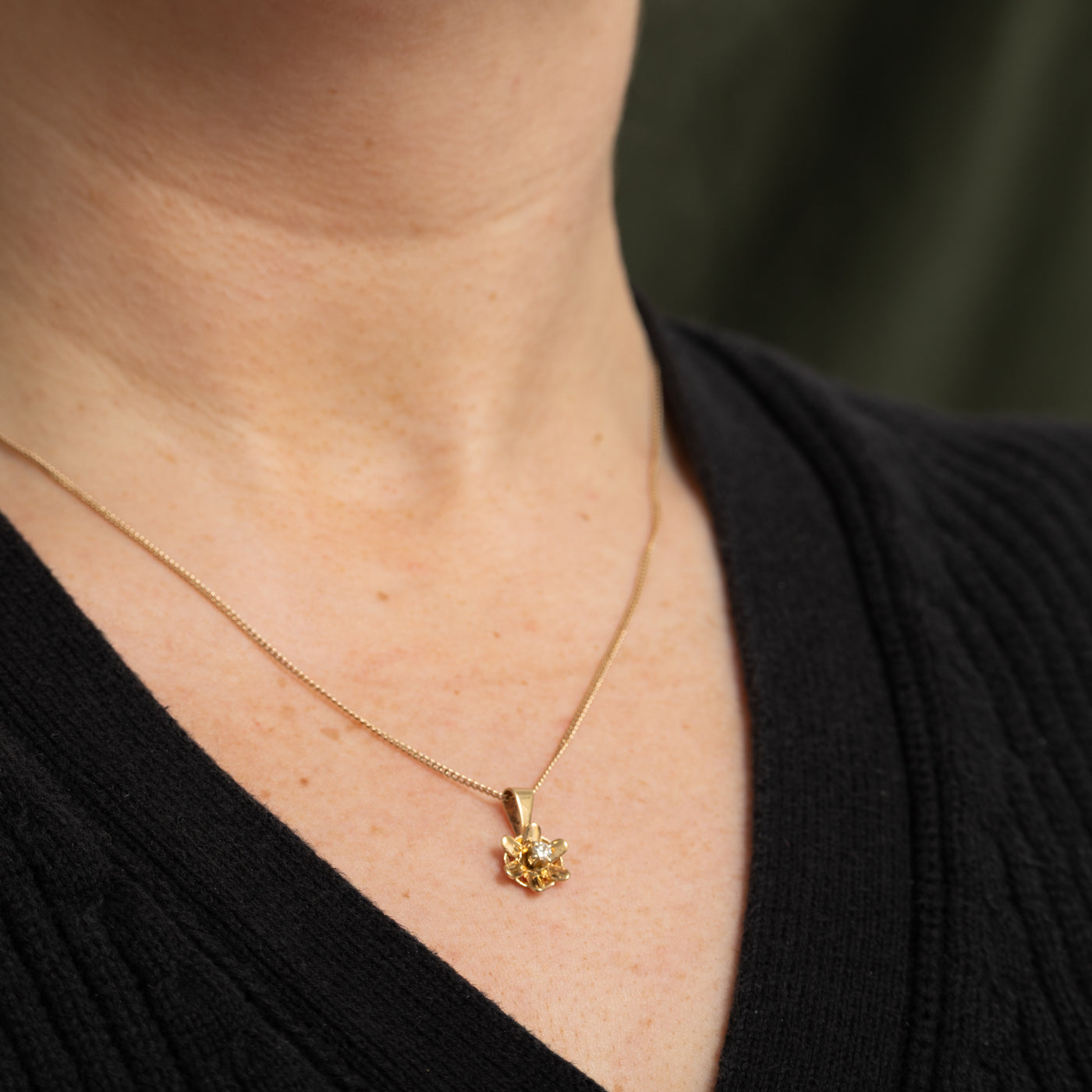 Pendentif fleur en or 14 carats et diamants