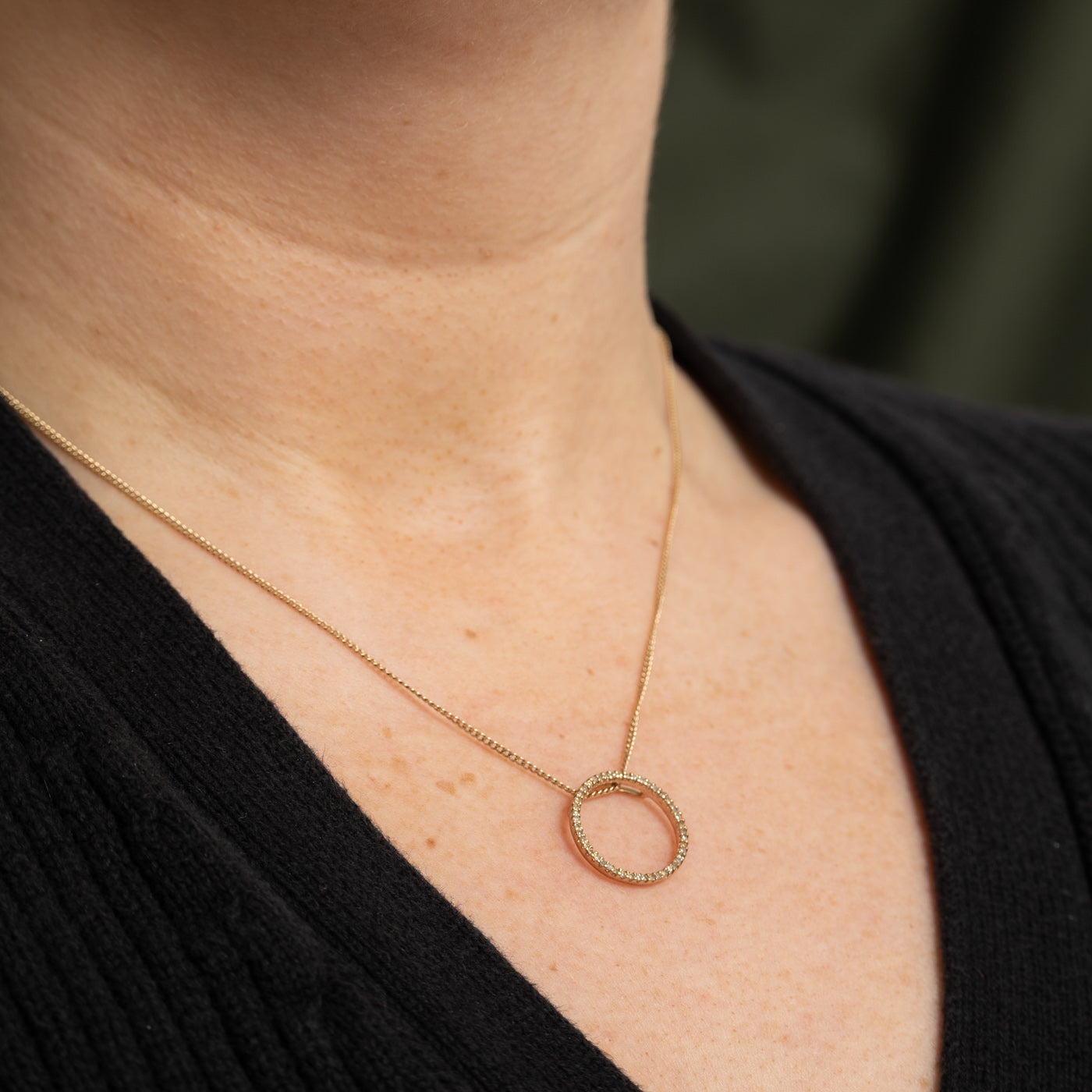 10K Diamond Circle Pendant