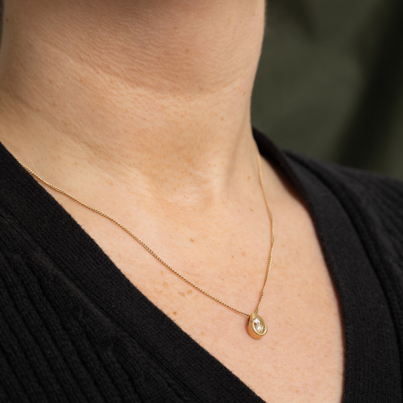 Pendentif poire à deux diamants en or 14 carats